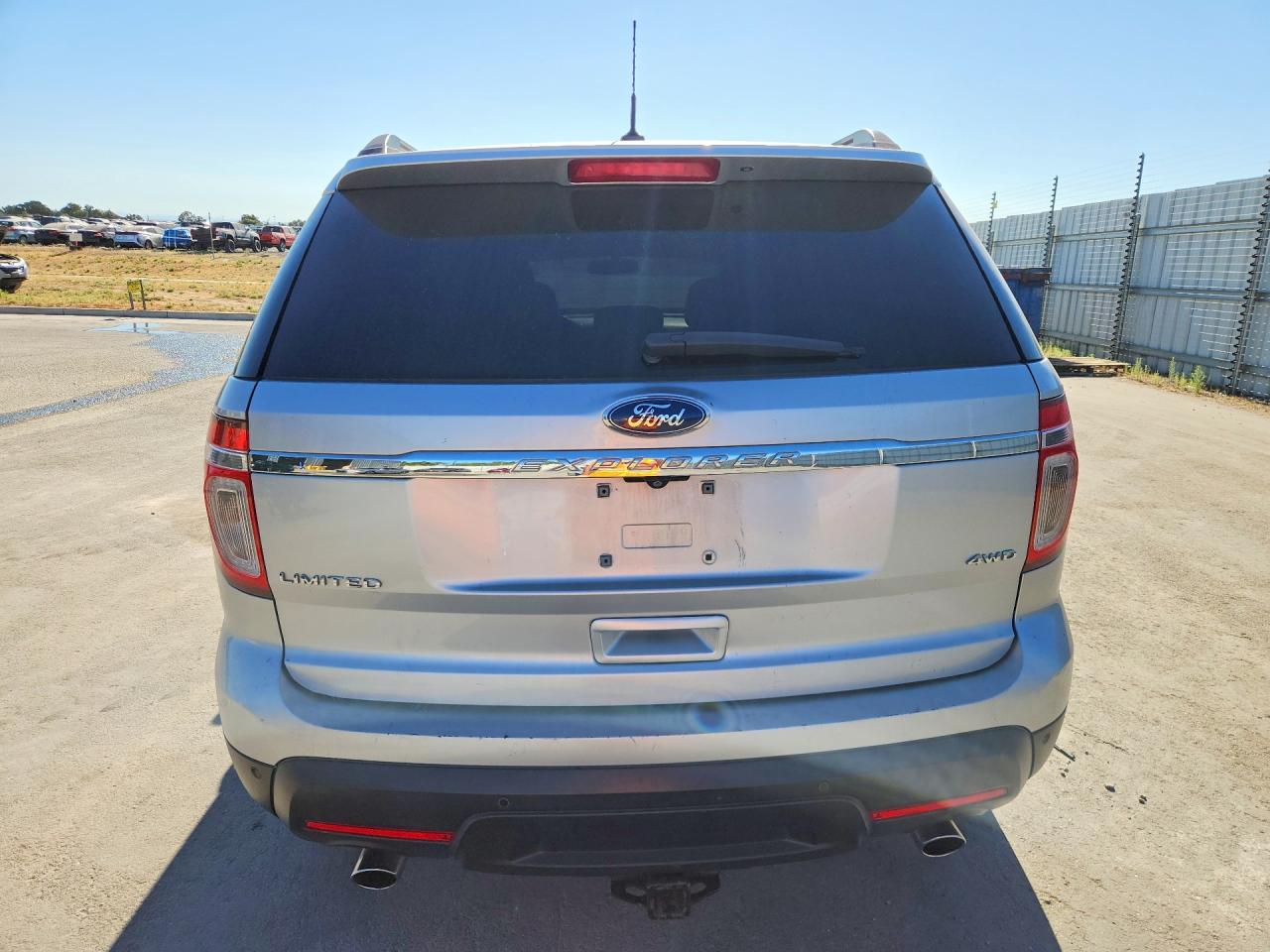 2014 Ford Explorer Limited Серебряный vin: 1FM5K8F88EGA09485