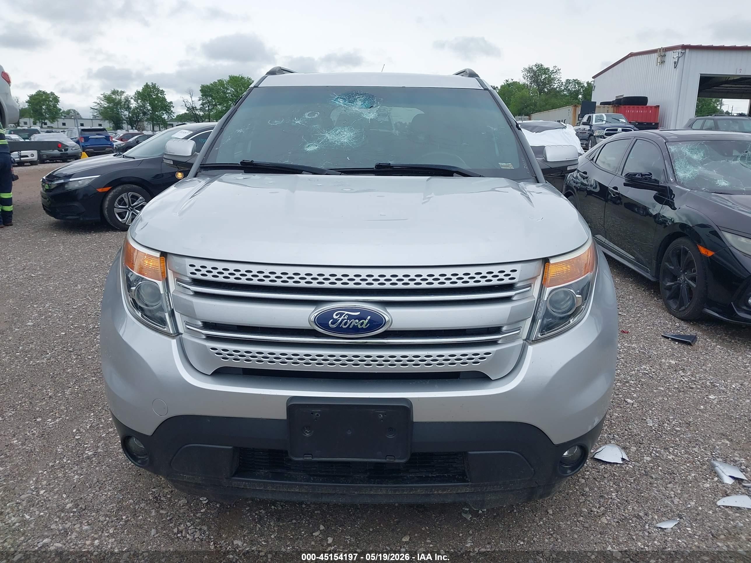 2015 Ford Explorer Limited Серебряный vin: 1FM5K8F8XFGB91224