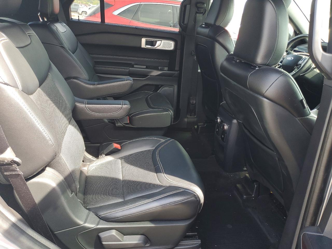 2020 Ford Explorer St Silver vin: 1FM5K8GC9LGA04098