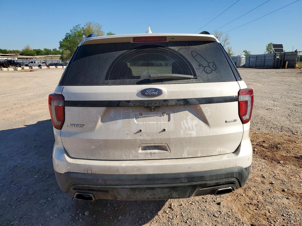 2016 Ford Explorer White vin: 1FM5K8GT0GGA43619