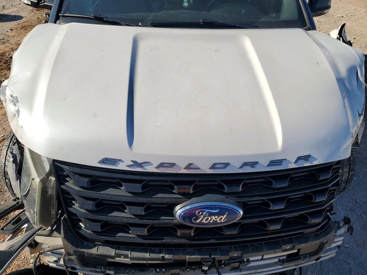 2016 Ford Explorer White vin: 1FM5K8GT0GGA43619