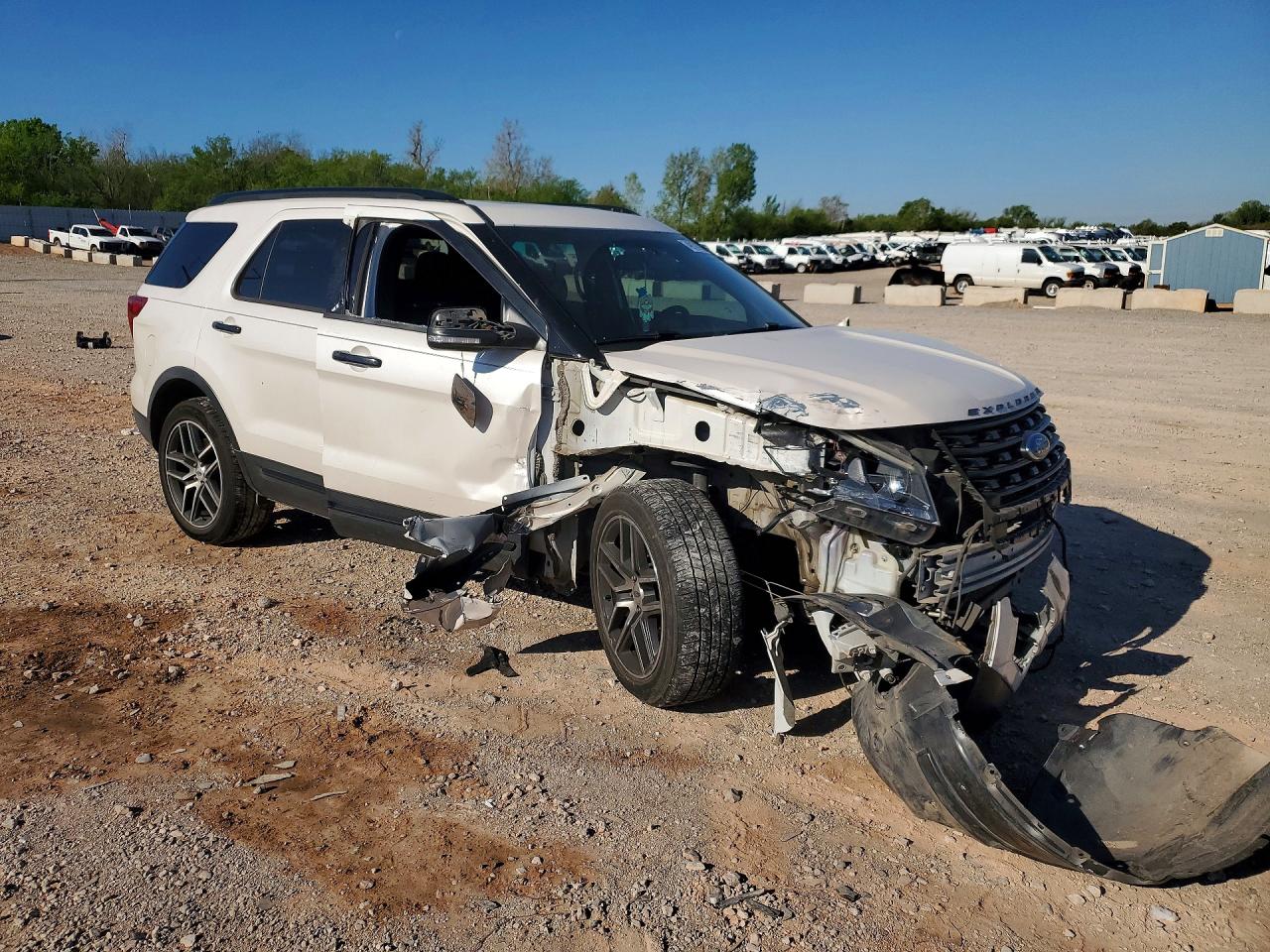 2016 Ford Explorer White vin: 1FM5K8GT0GGA43619