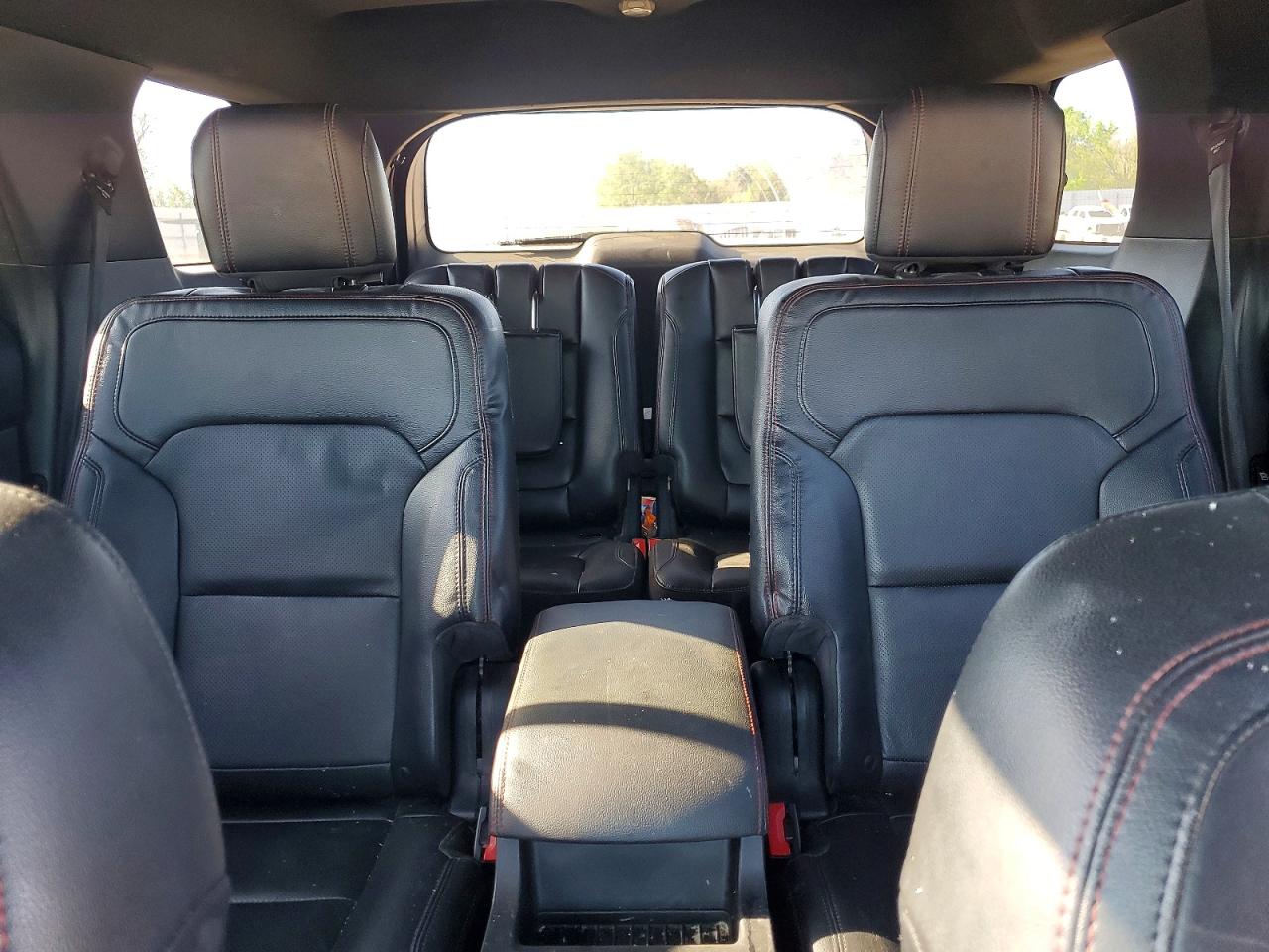 2016 Ford Explorer White vin: 1FM5K8GT0GGA43619