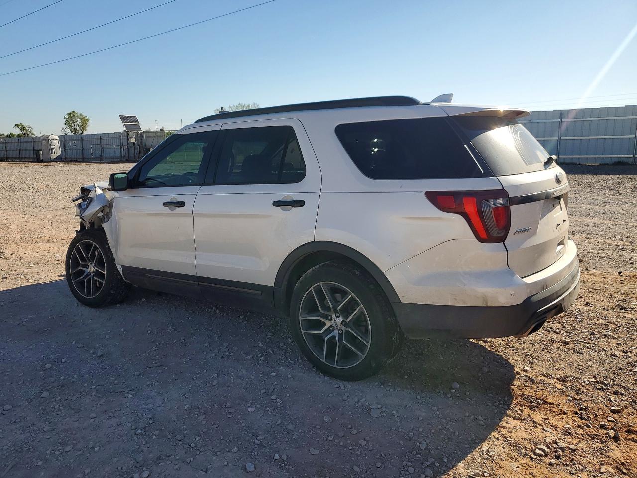 2016 Ford Explorer White vin: 1FM5K8GT0GGA43619