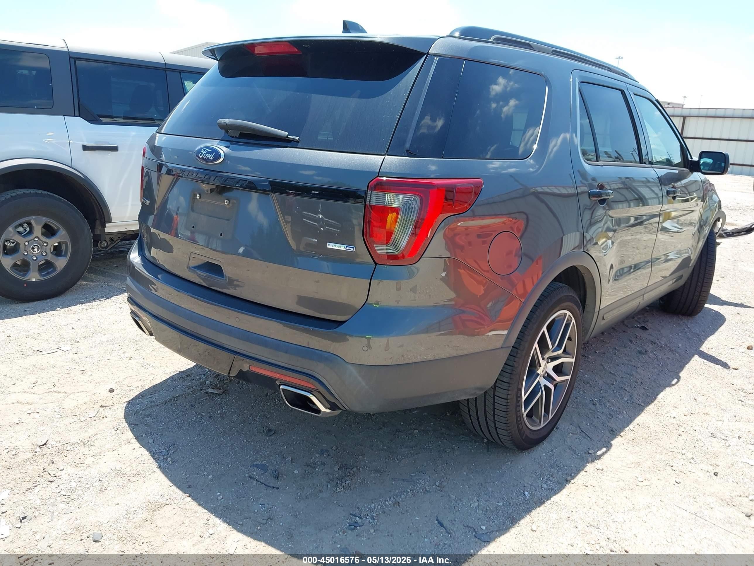 2016 Ford Explorer Sport Gray vin: 1FM5K8GT0GGA51350