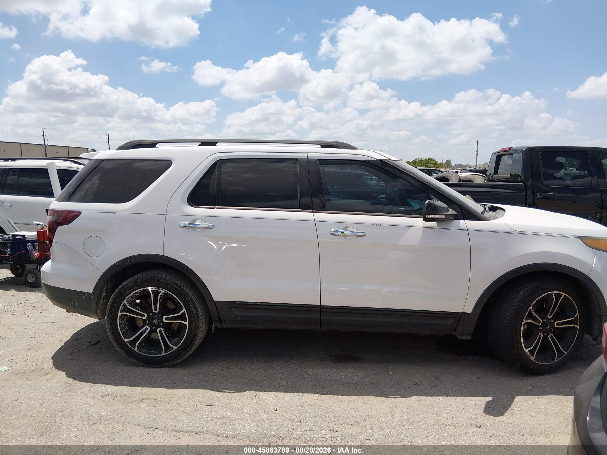 2014 Ford Explorer Sport White vin: 1FM5K8GT1EGA96682