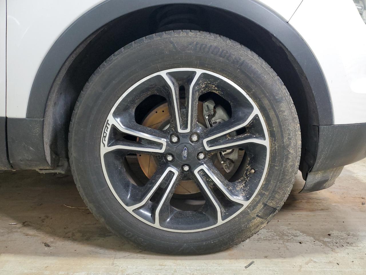 2015 Ford Explorer Sport White vin: 1FM5K8GT1FGA19313 Damage: Right Front Tire, Worn, Replacement Required