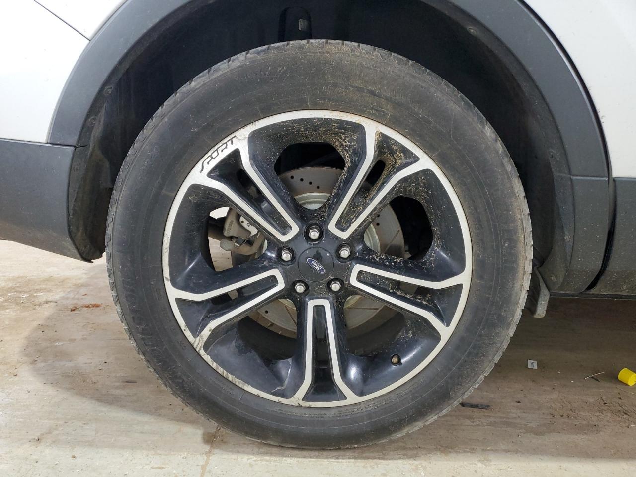 2015 Ford Explorer Sport White vin: 1FM5K8GT1FGA19313 Damage: Right Rear Wheel, Curb Rash, > 12 Inches