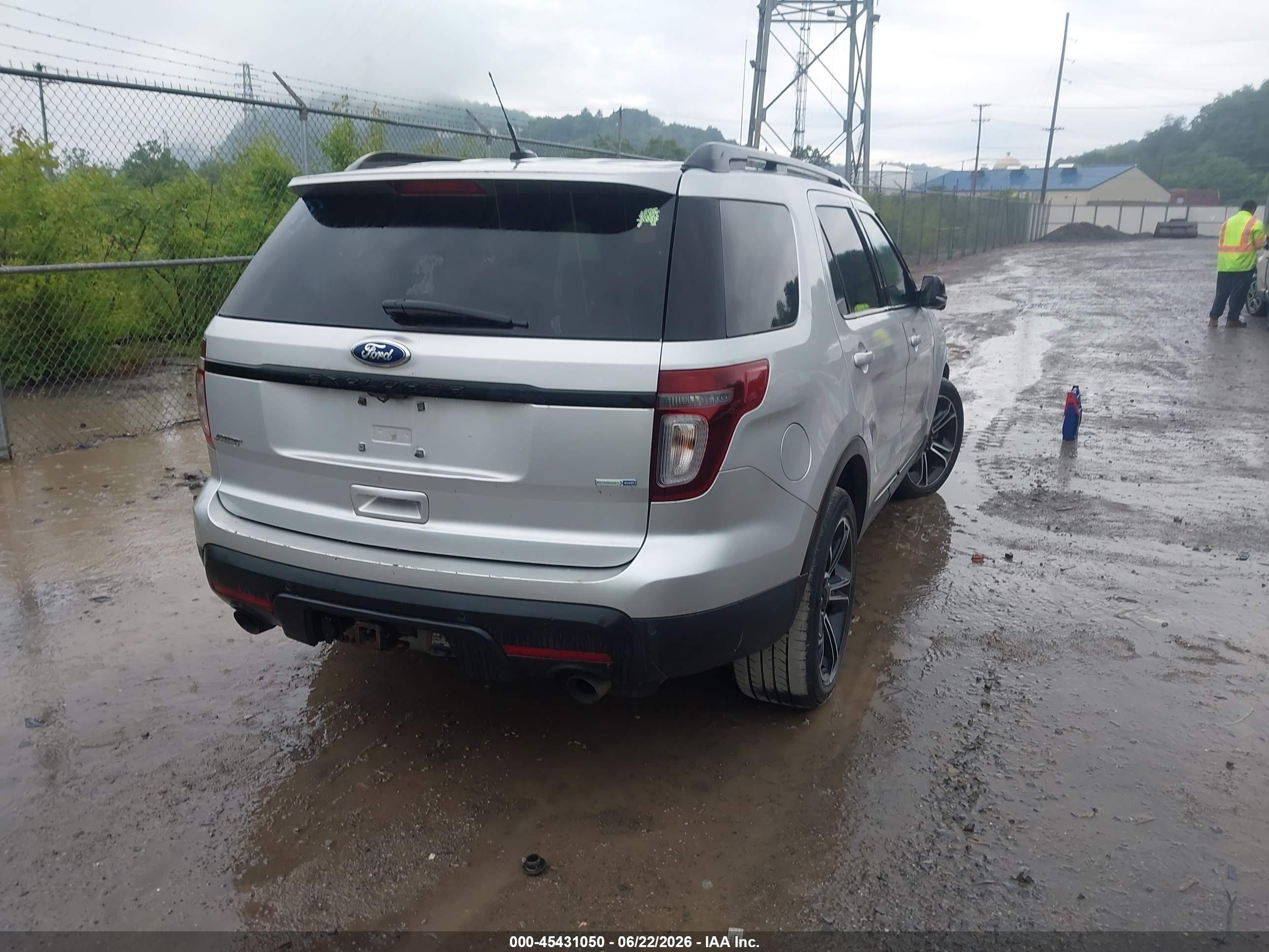 2015 Ford Explorer Sport Серебряный vin: 1FM5K8GT1FGA92004