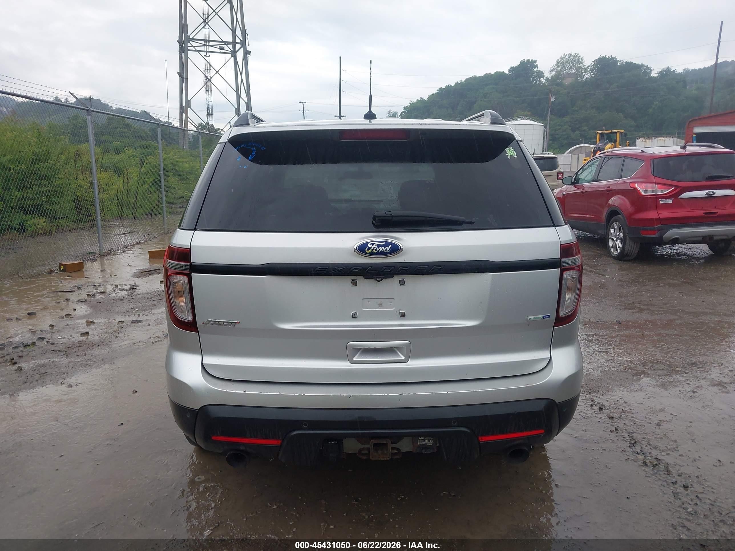 2015 Ford Explorer Sport Серебряный vin: 1FM5K8GT1FGA92004