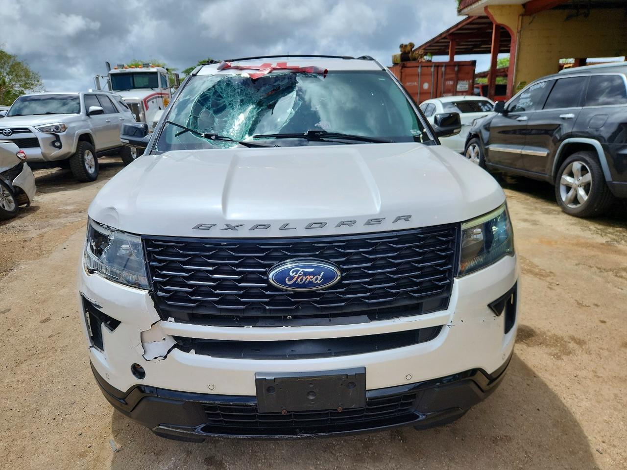 2018 Ford Explorer Sport White vin: 1FM5K8GT1JGA56807