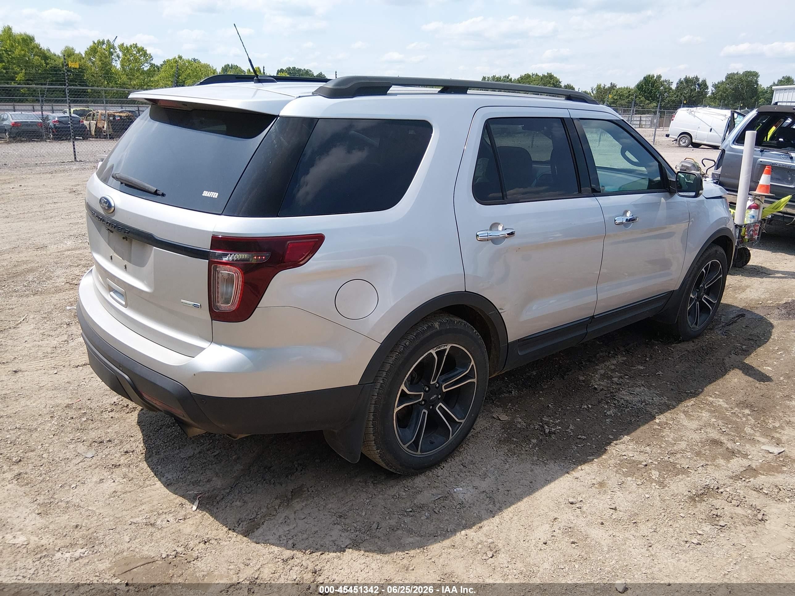 2014 Ford Explorer Sport Серебряный vin: 1FM5K8GT2EGA93046