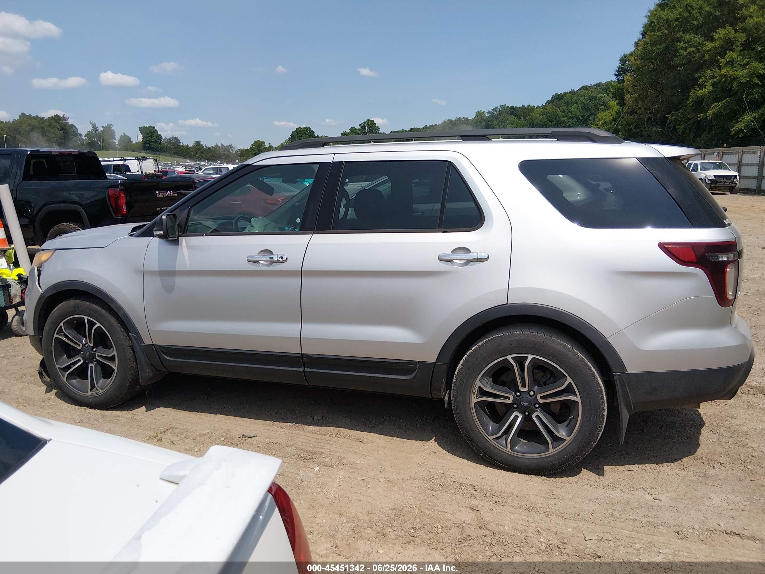2014 Ford Explorer Sport Серебряный vin: 1FM5K8GT2EGA93046