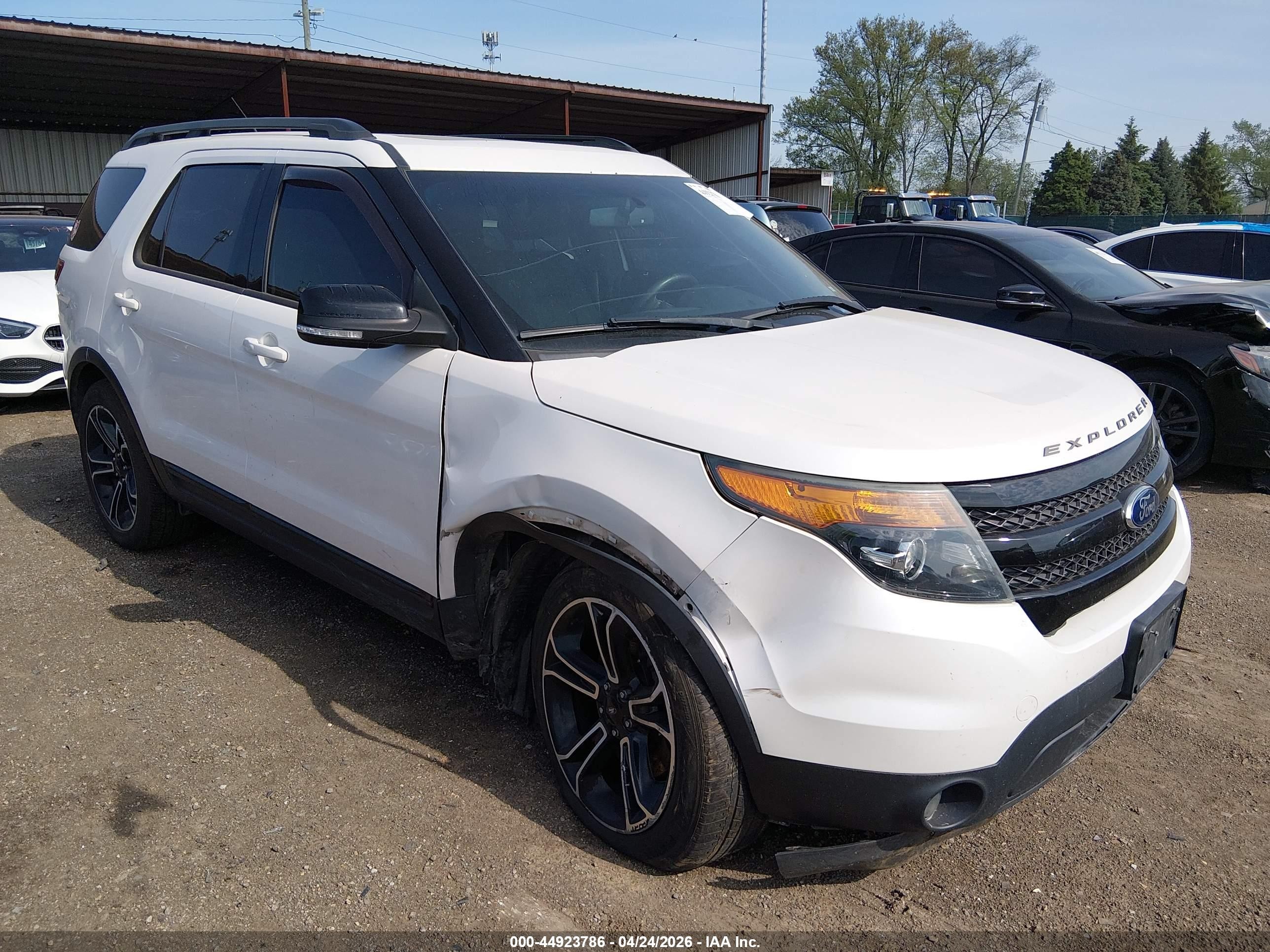 2015 Ford Explorer Sport White vin: 1FM5K8GT2FGA84316
