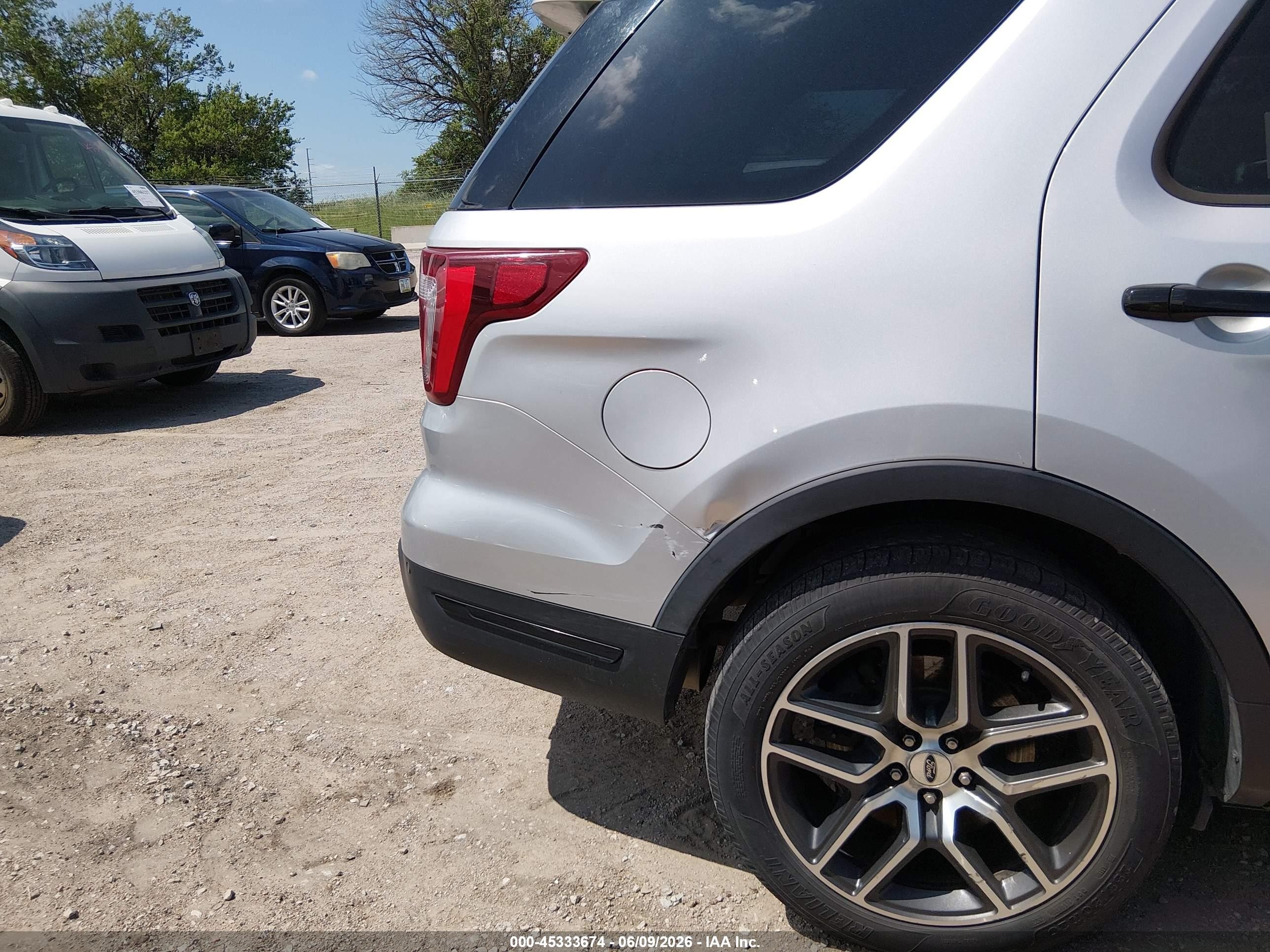 2018 Ford Explorer Sport Серебряный vin: 1FM5K8GT3JGA73916