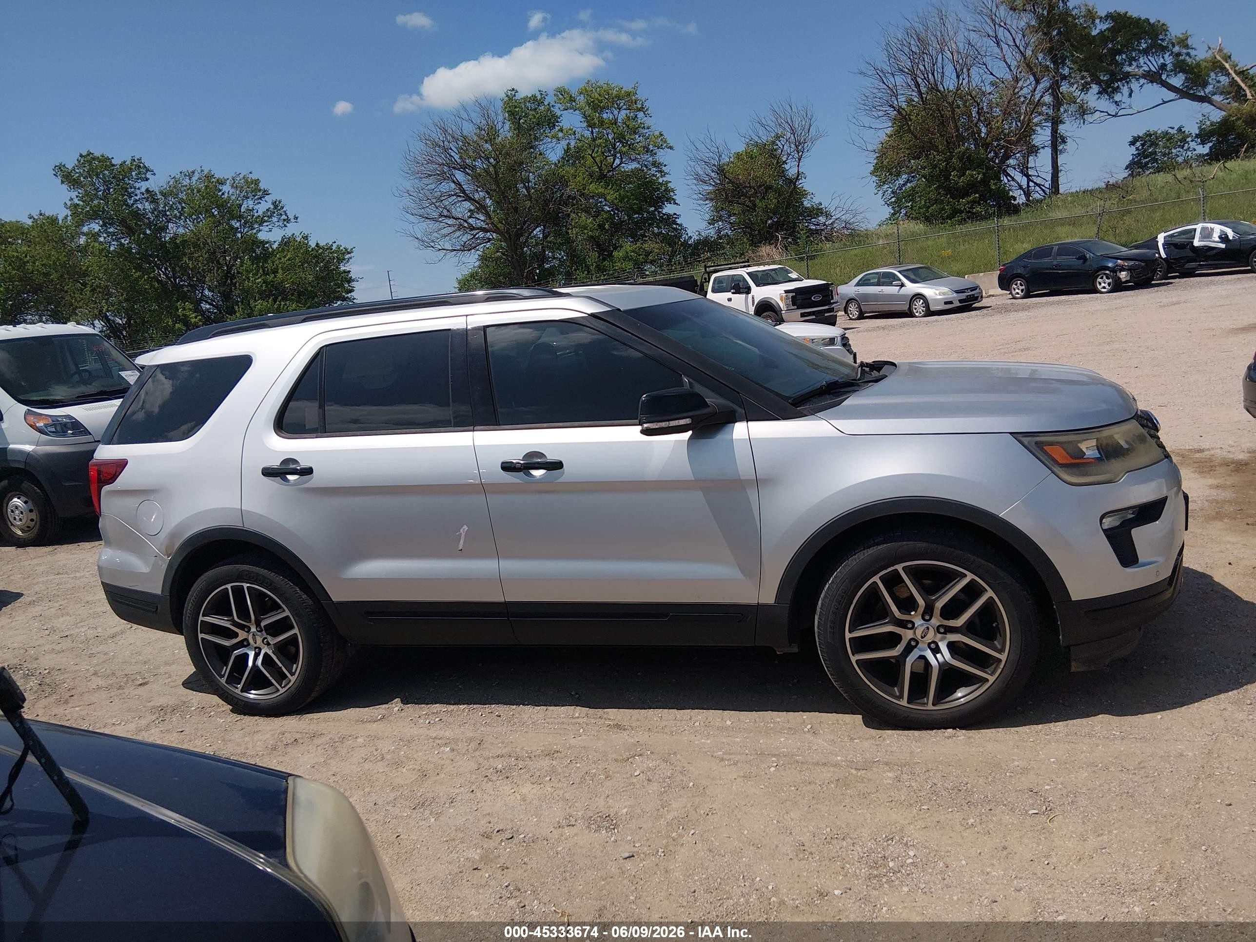 2018 Ford Explorer Sport Серебряный vin: 1FM5K8GT3JGA73916