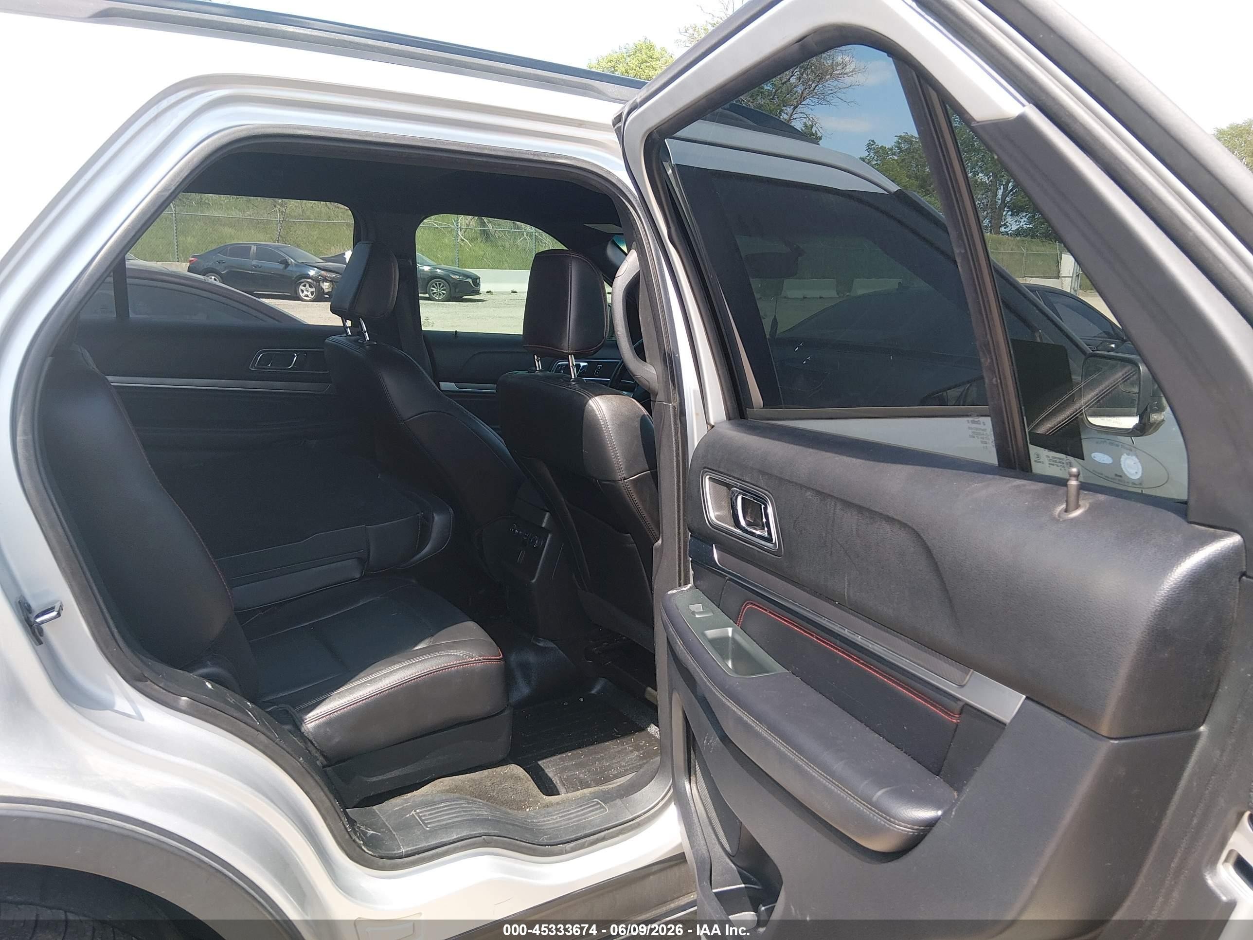 2018 Ford Explorer Sport Серебряный vin: 1FM5K8GT3JGA73916