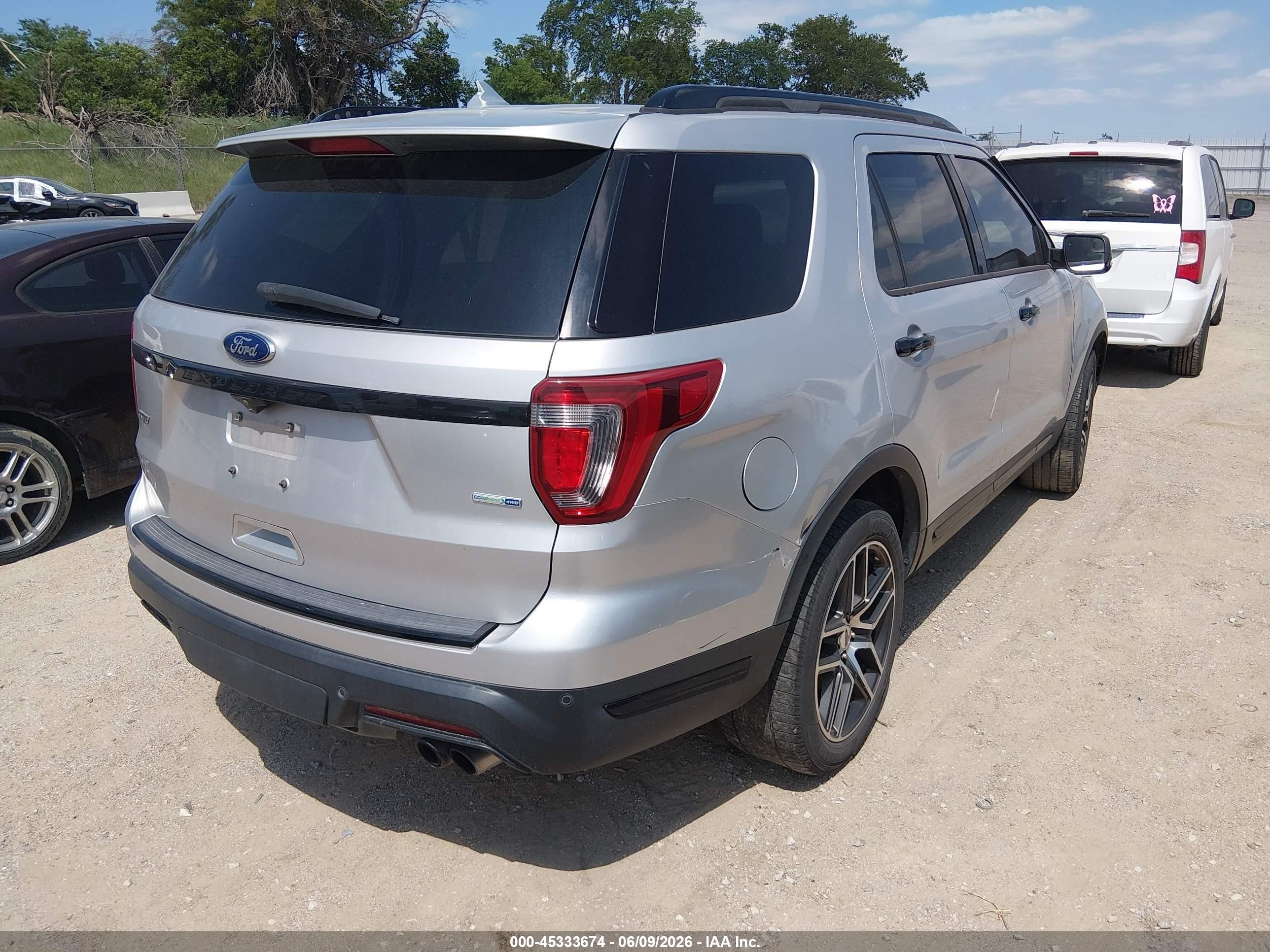 2018 Ford Explorer Sport Серебряный vin: 1FM5K8GT3JGA73916