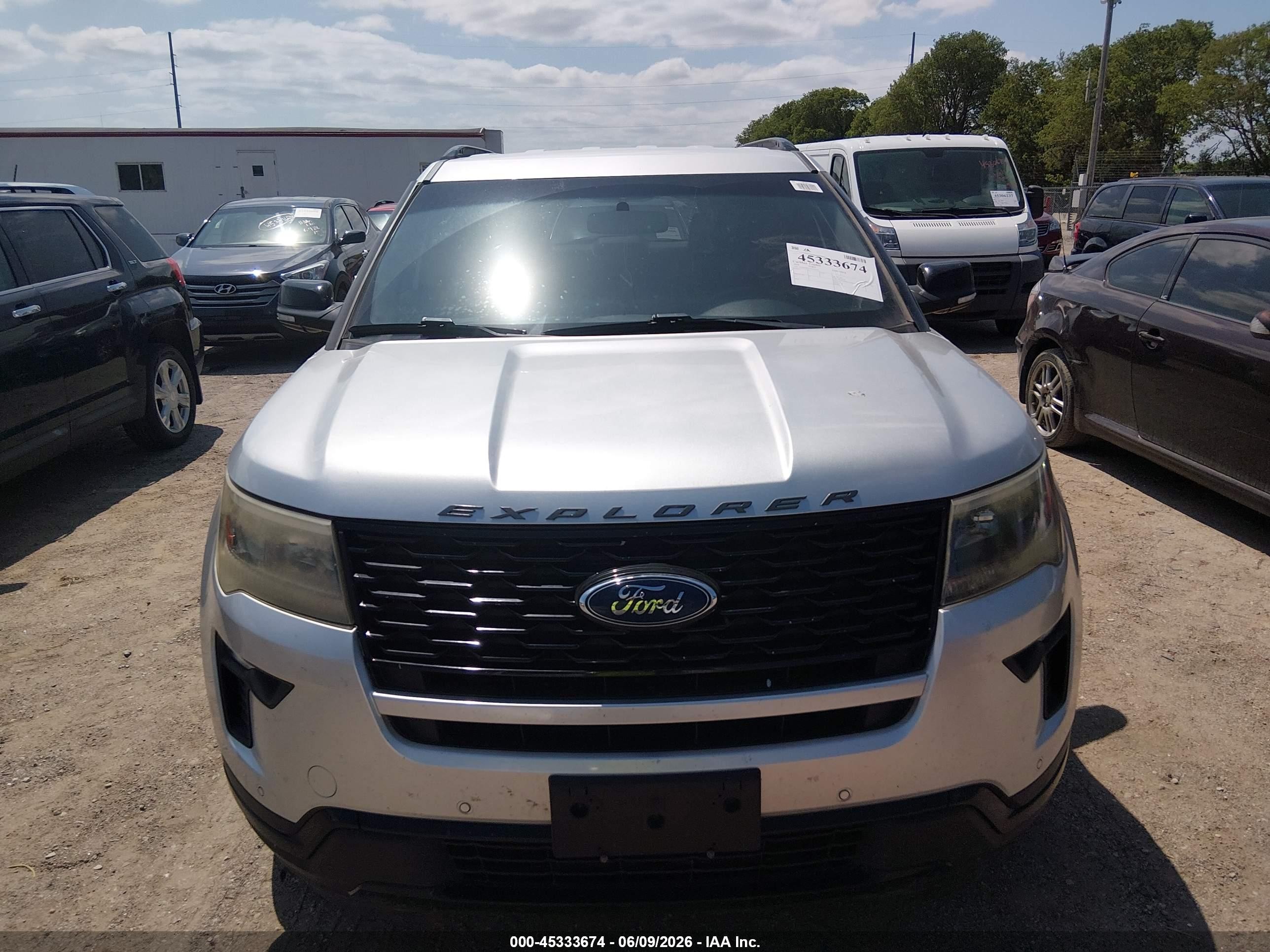2018 Ford Explorer Sport Серебряный vin: 1FM5K8GT3JGA73916