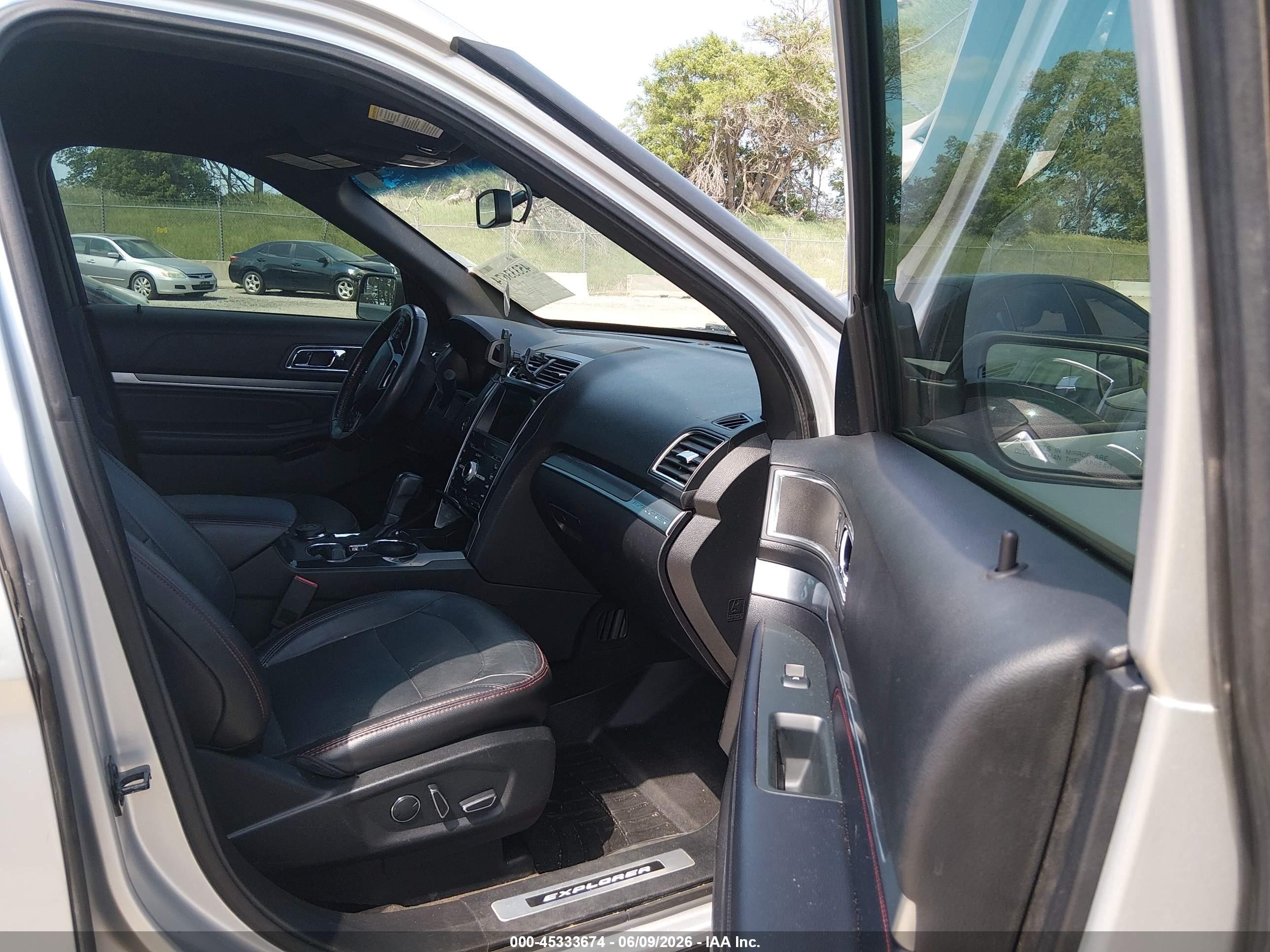 2018 Ford Explorer Sport Серебряный vin: 1FM5K8GT3JGA73916