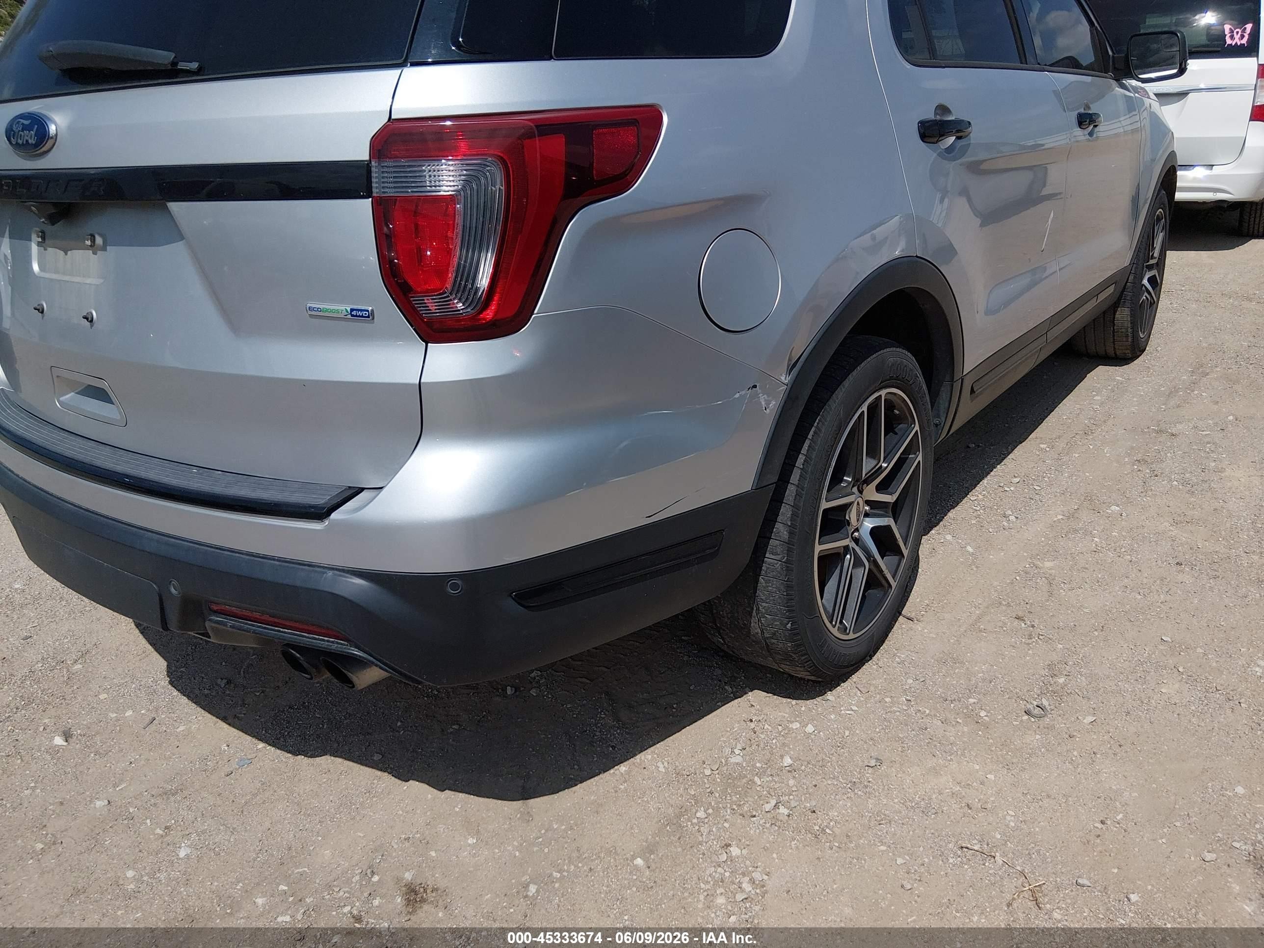 2018 Ford Explorer Sport Серебряный vin: 1FM5K8GT3JGA73916
