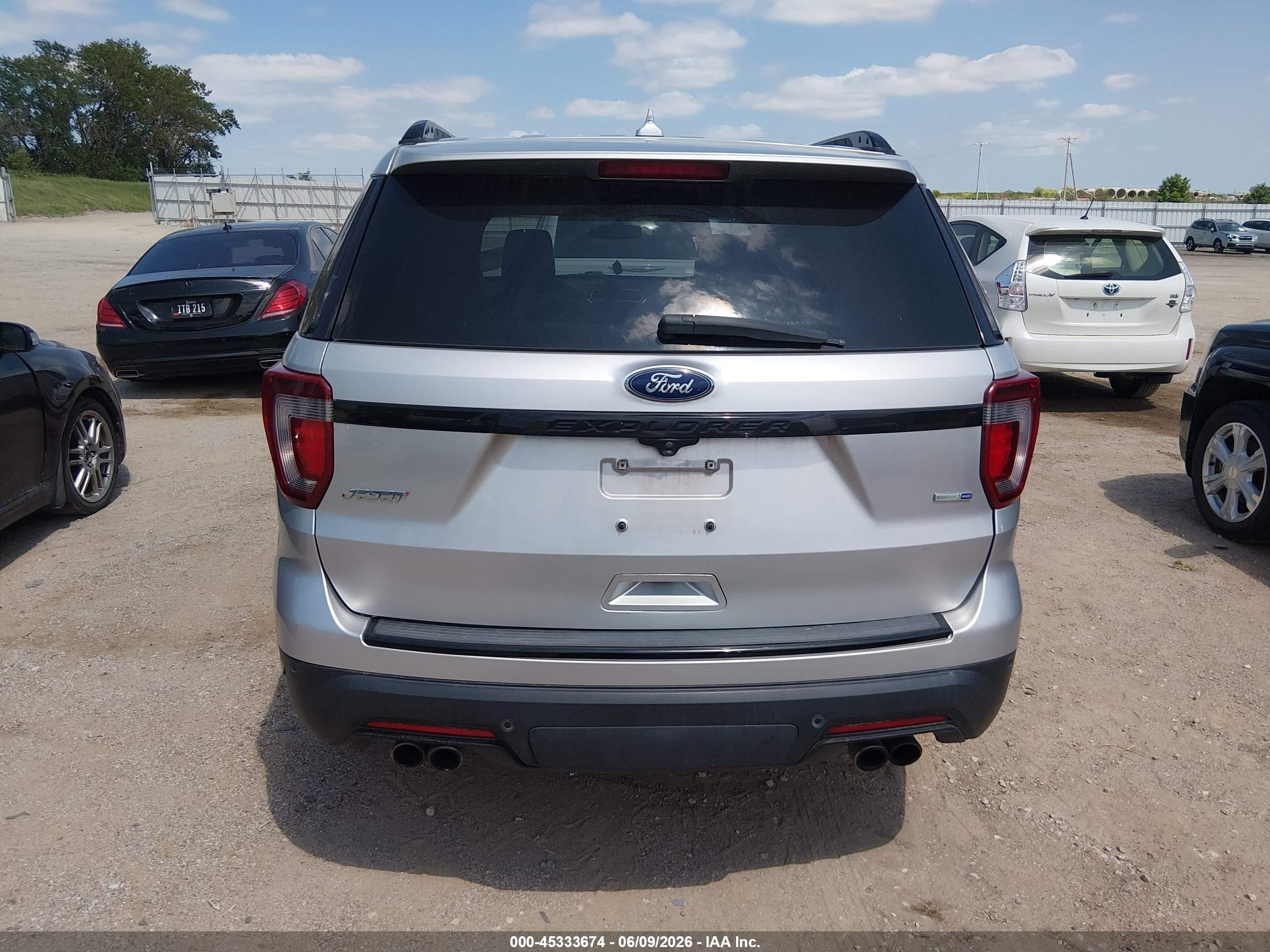 2018 Ford Explorer Sport Серебряный vin: 1FM5K8GT3JGA73916