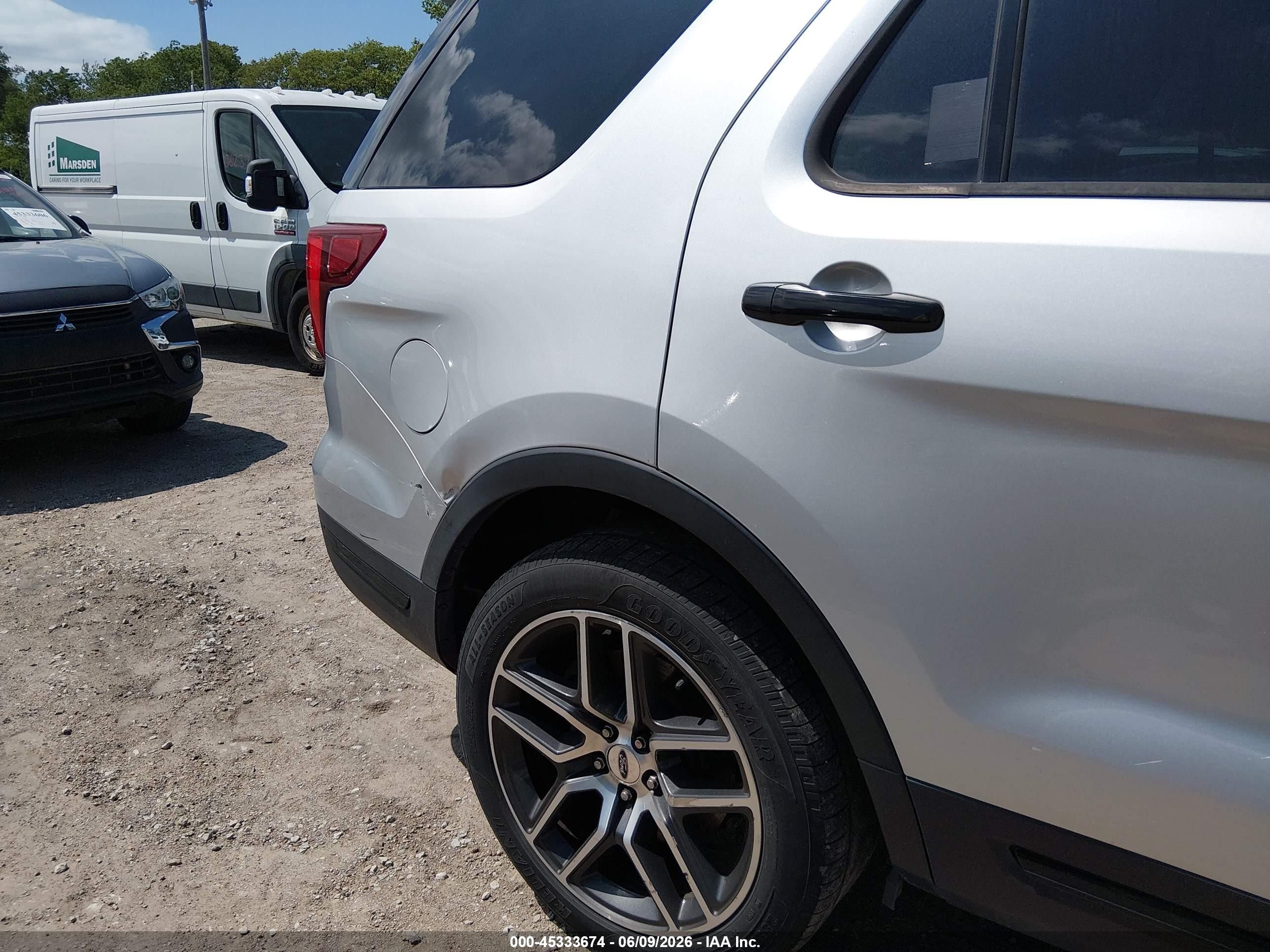 2018 Ford Explorer Sport Серебряный vin: 1FM5K8GT3JGA73916