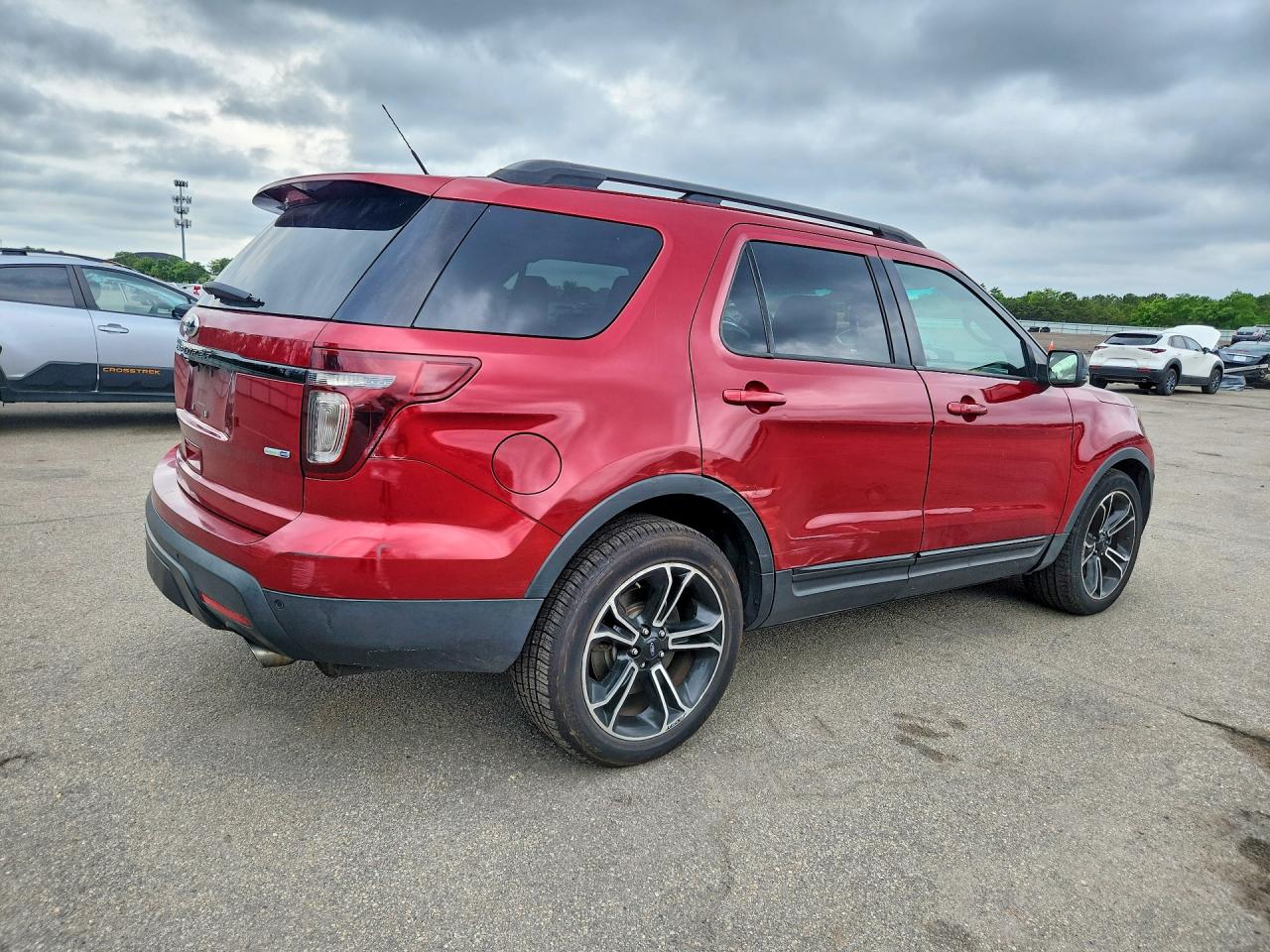2015 Ford Explorer Sport Red vin: 1FM5K8GT5FGA06063