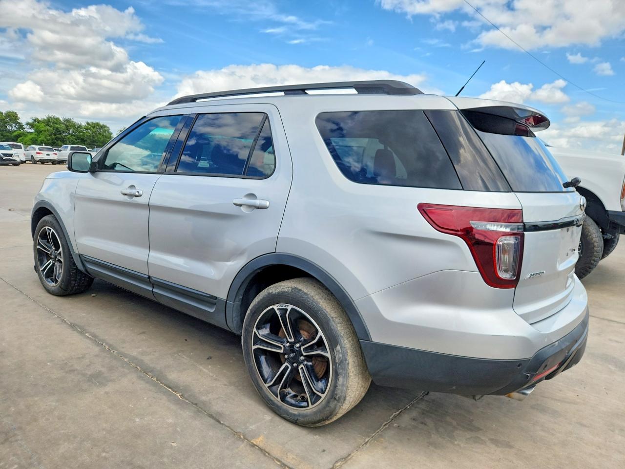 2015 Ford Explorer Sport Серебряный vin: 1FM5K8GT5FGA18911