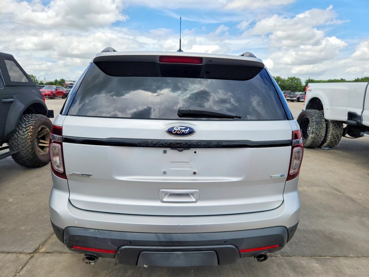 2015 Ford Explorer Sport Серебряный vin: 1FM5K8GT5FGA18911