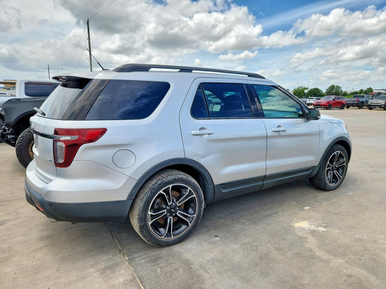 2015 Ford Explorer Sport Серебряный vin: 1FM5K8GT5FGA18911