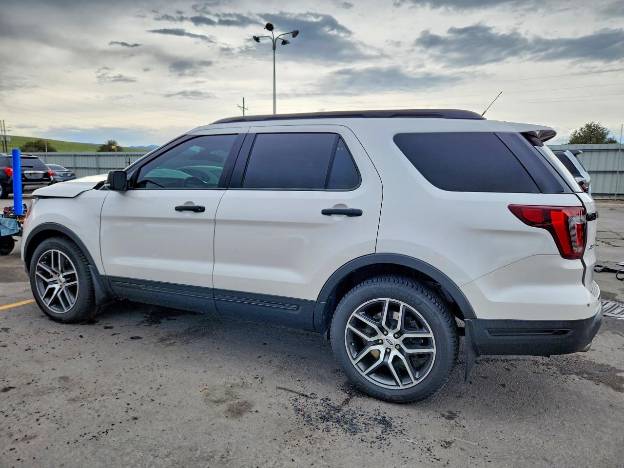 2018 Ford Explorer Sport White vin: 1FM5K8GT5JGC86205