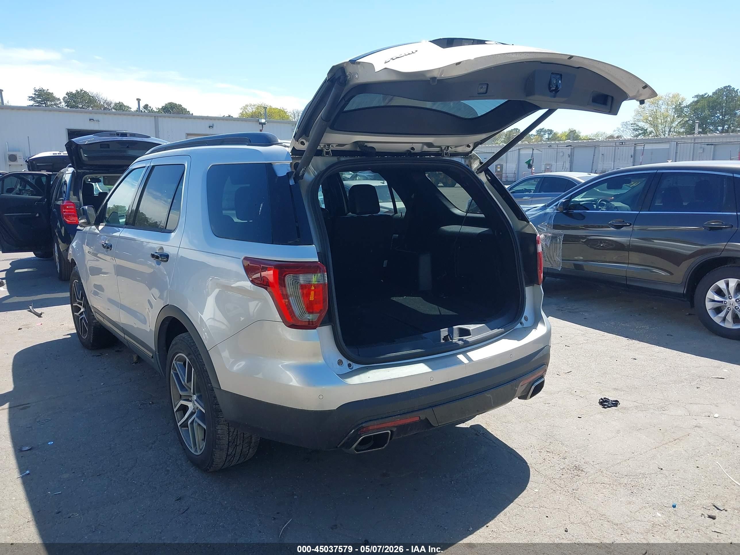 2016 Ford Explorer Sport Серебряный vin: 1FM5K8GT7GGA74186