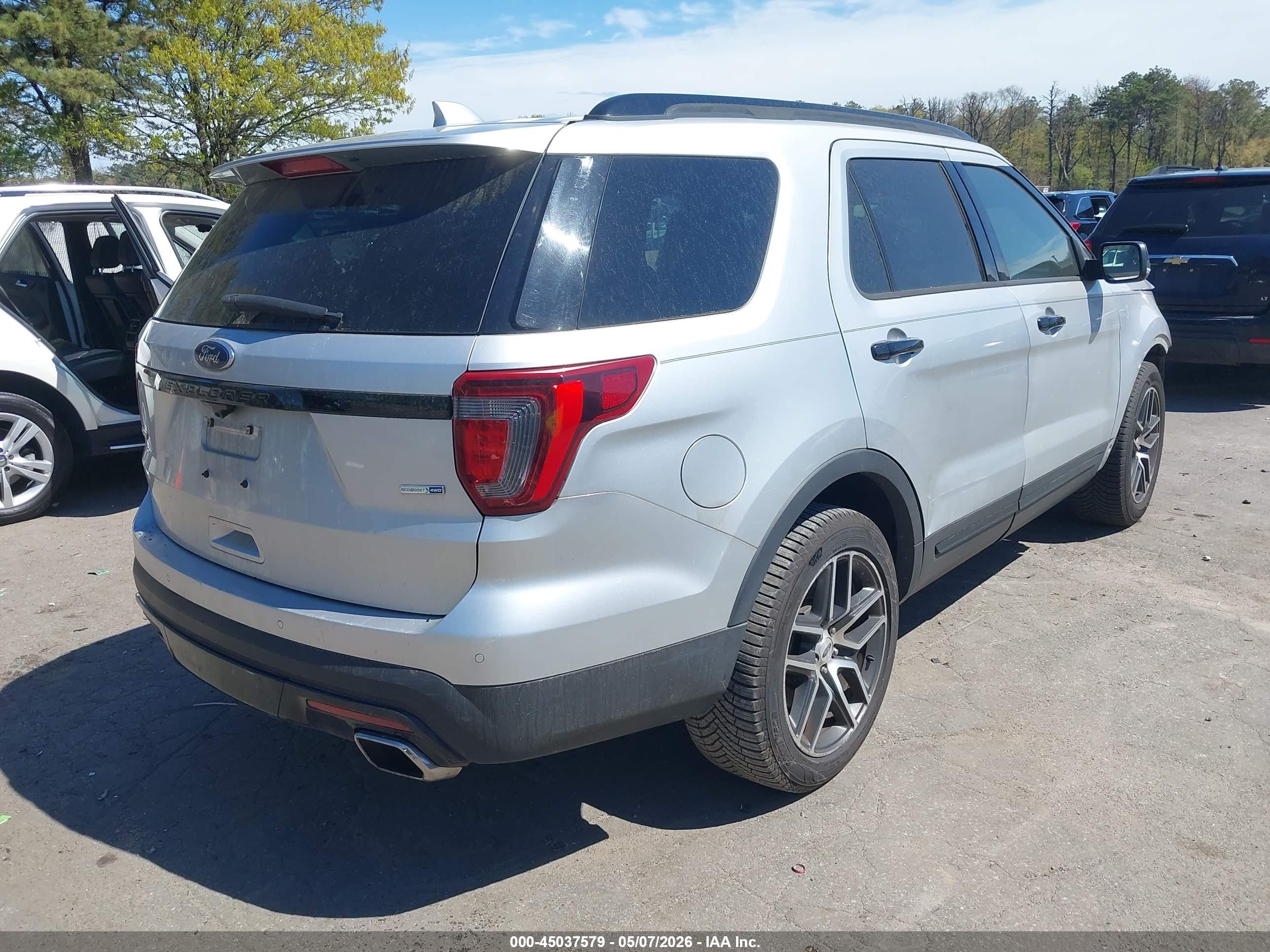 2016 Ford Explorer Sport Серебряный vin: 1FM5K8GT7GGA74186