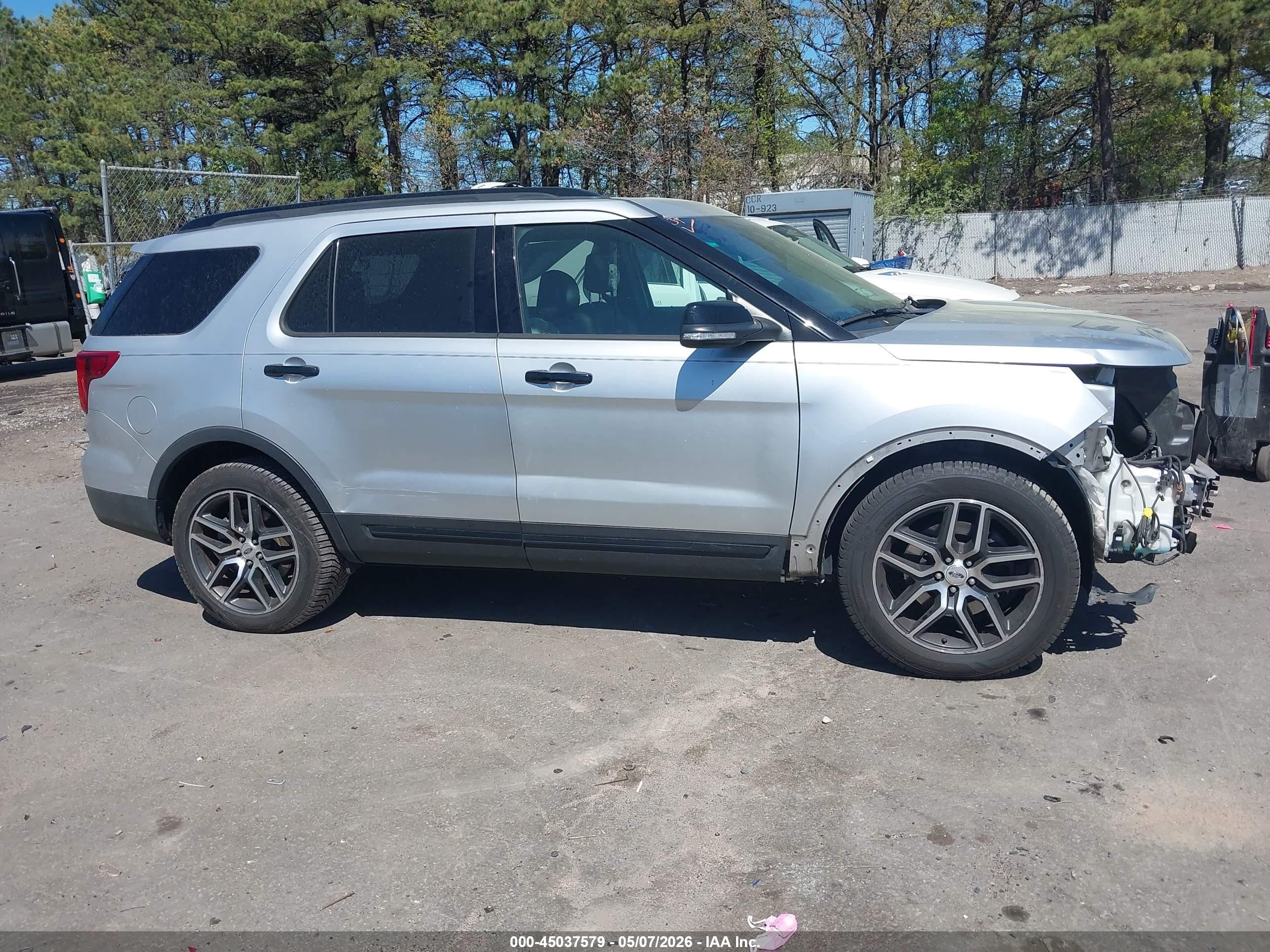 2016 Ford Explorer Sport Серебряный vin: 1FM5K8GT7GGA74186