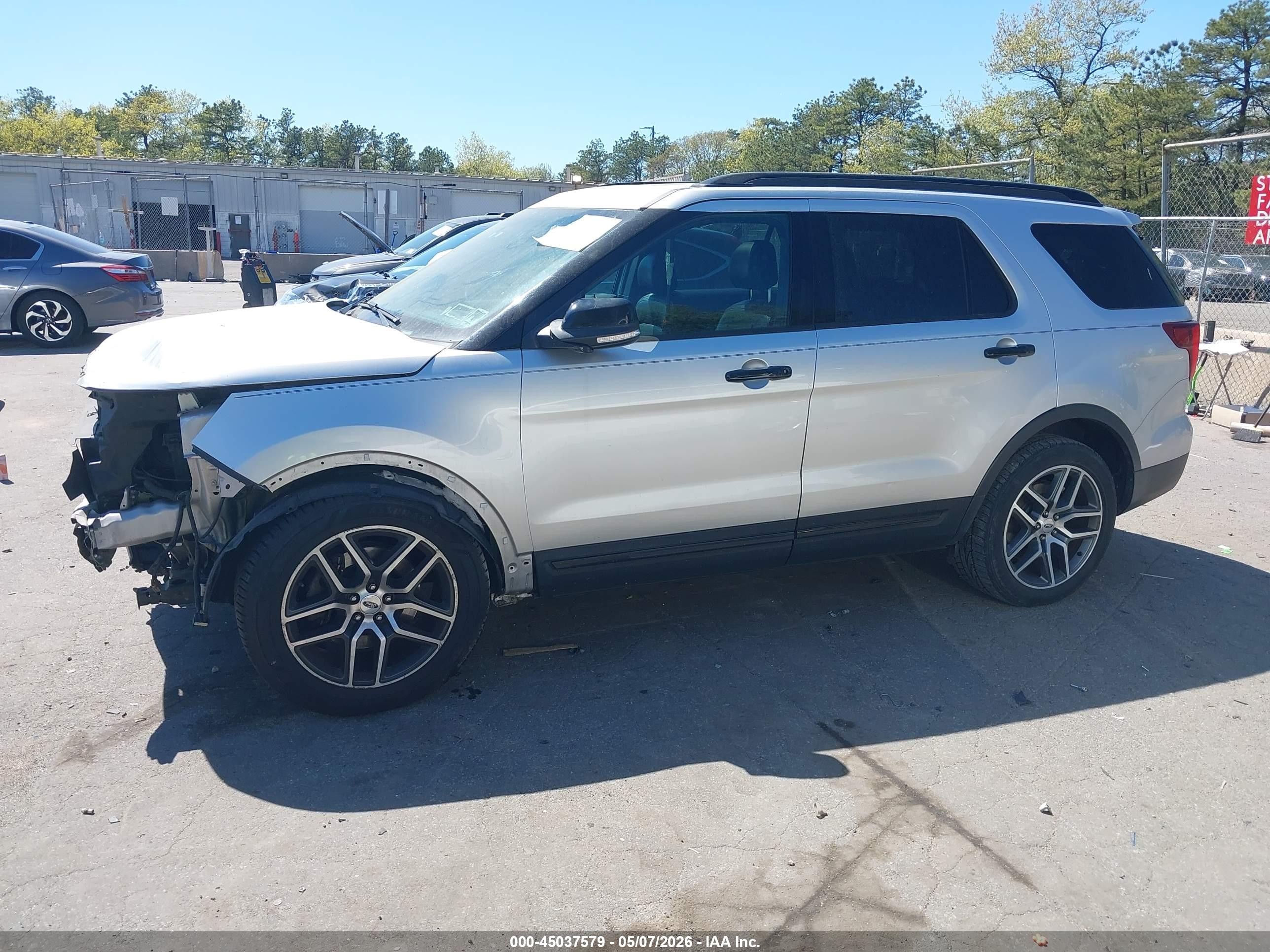 2016 Ford Explorer Sport Серебряный vin: 1FM5K8GT7GGA74186