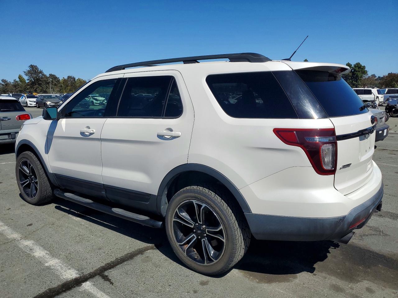 2015 Ford Explorer Sport White vin: 1FM5K8GT8FGA87365