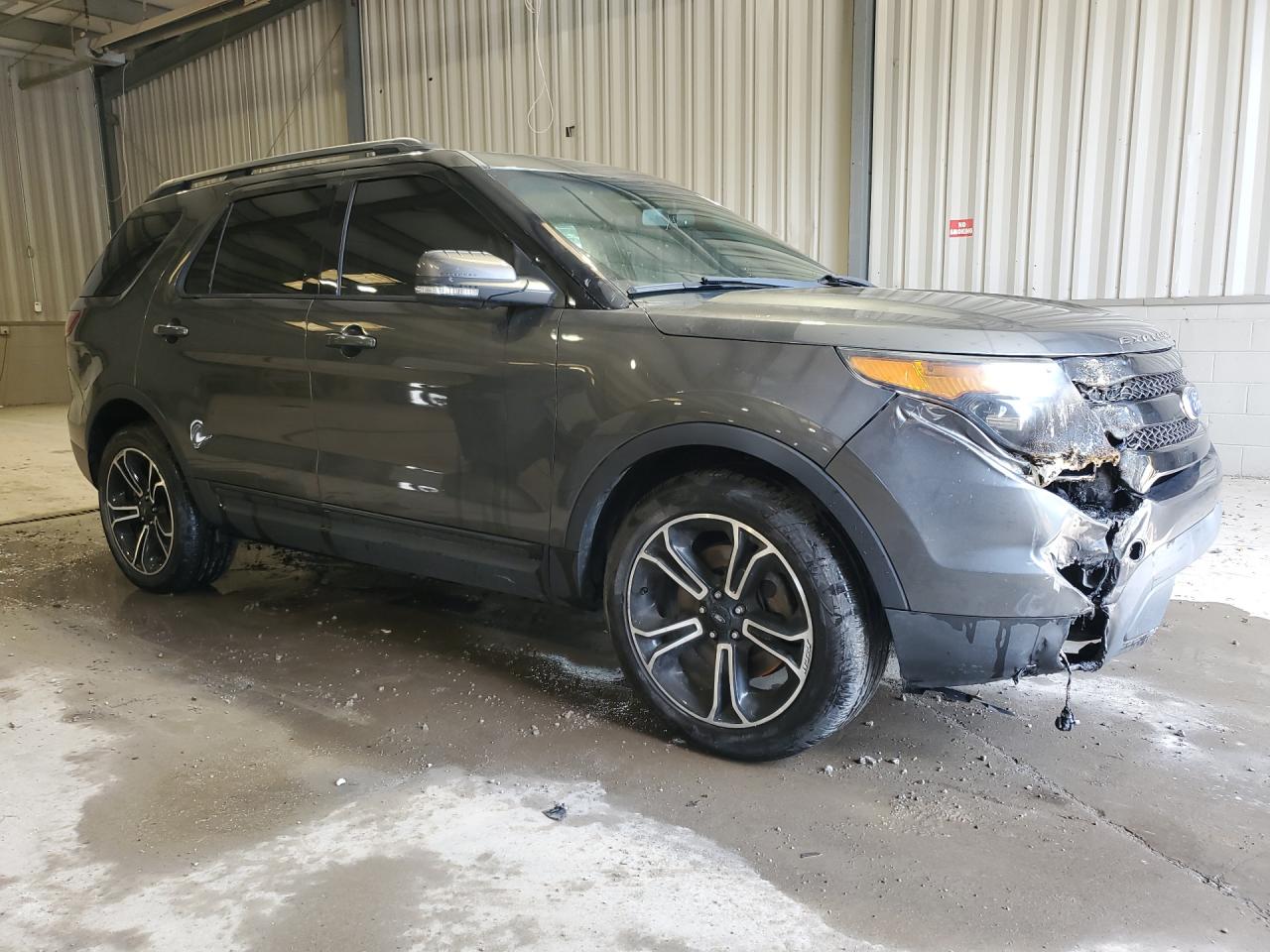 2015 Ford Explorer Sport Серый vin: 1FM5K8GT8FGB95307 Damage: Right Drip Rail, Multiple Scratches Heavy, 3