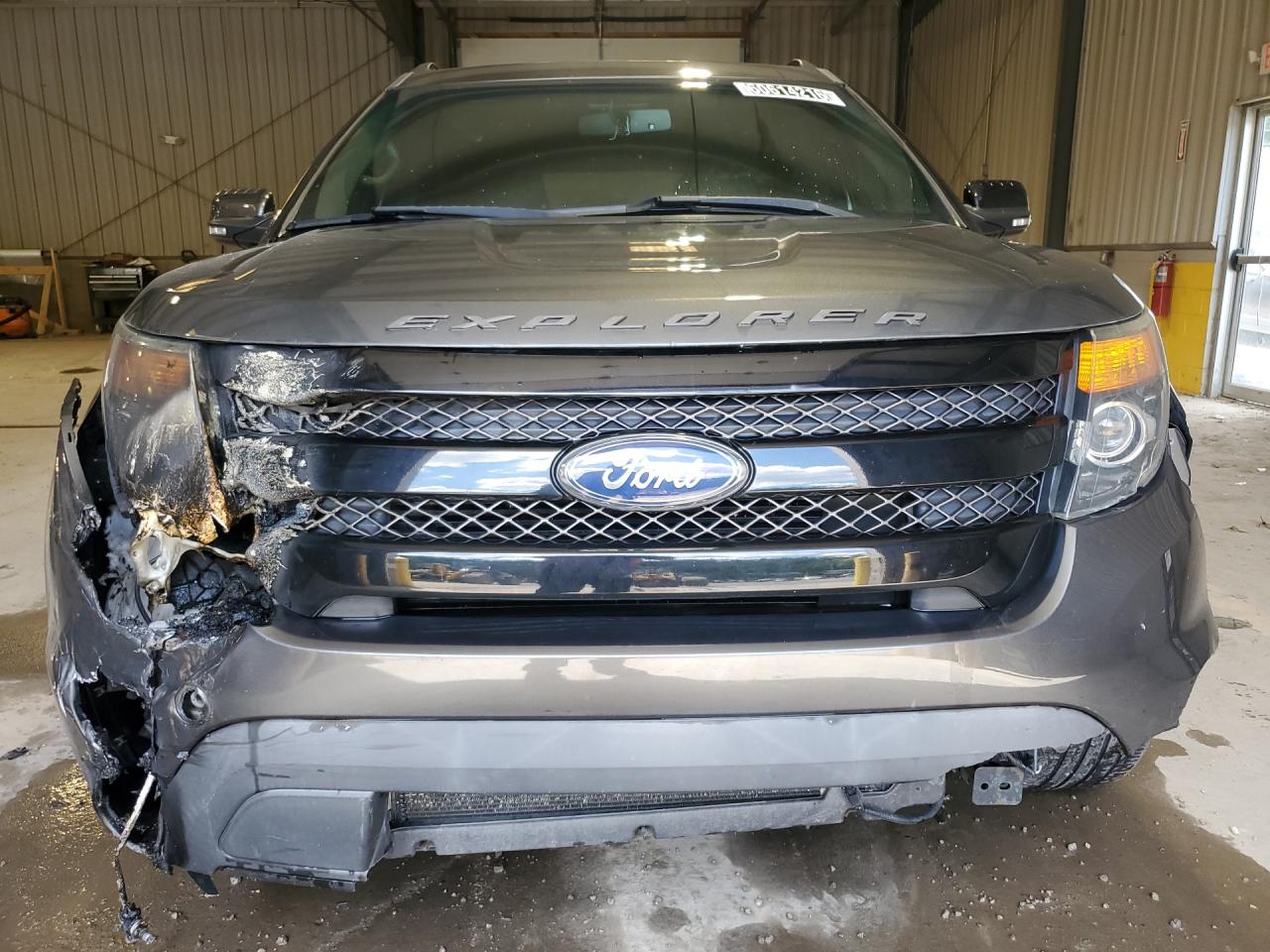 2015 Ford Explorer Sport Серый vin: 1FM5K8GT8FGB95307 Damage: Grille, Broken, Replacement Required