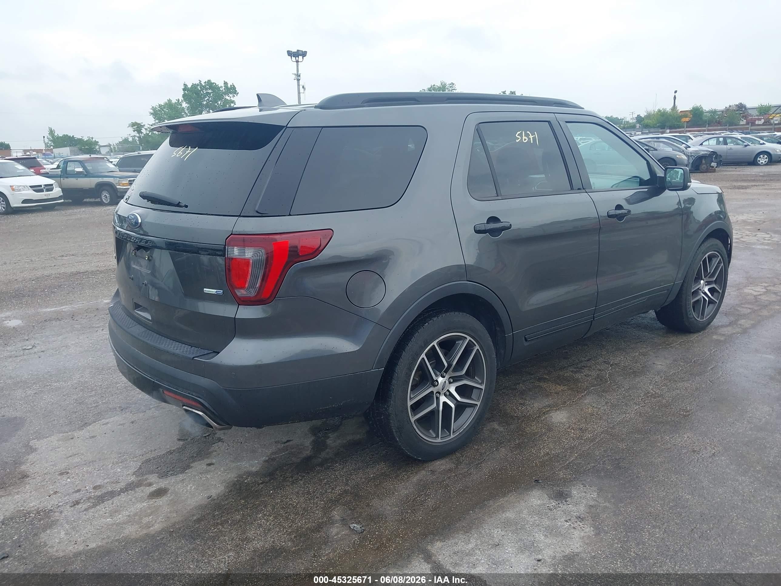 2016 Ford Explorer Sport Серый vin: 1FM5K8GT9GGC56939