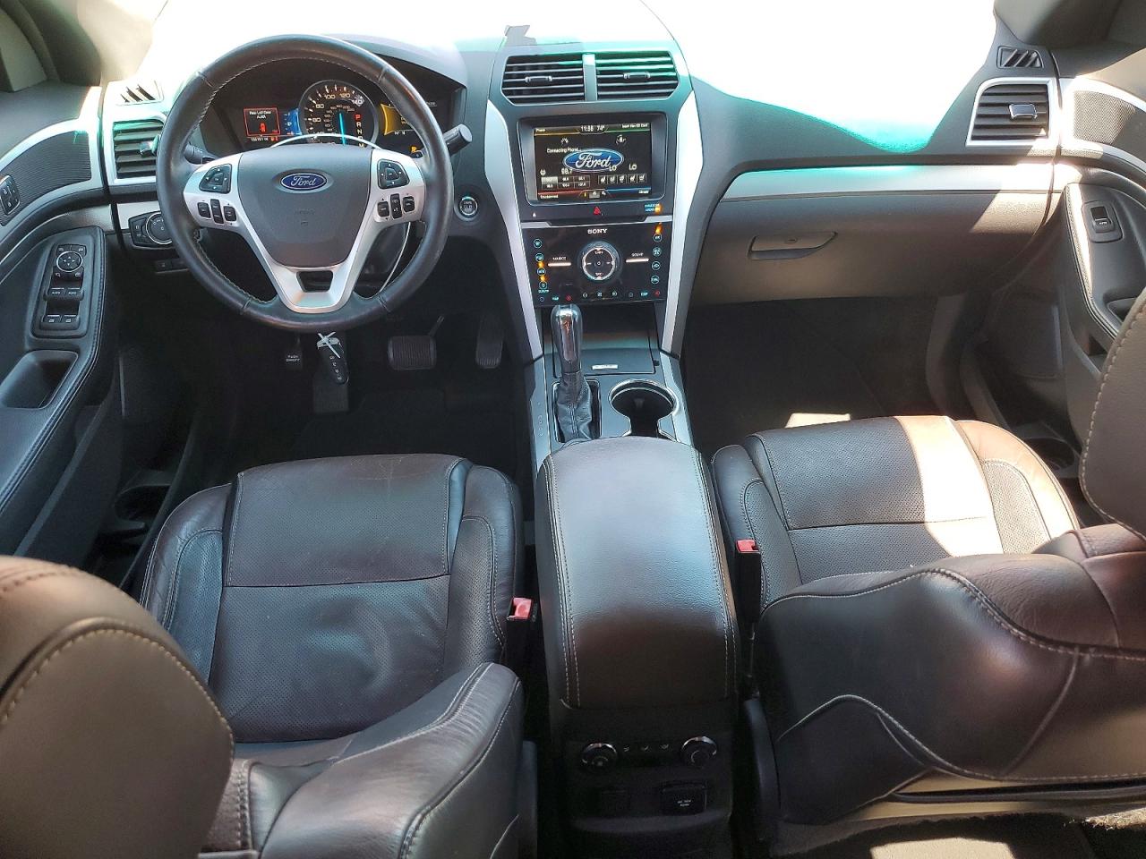 2015 Ford Explorer Red vin: 1FM5K8GTXFGC38108
