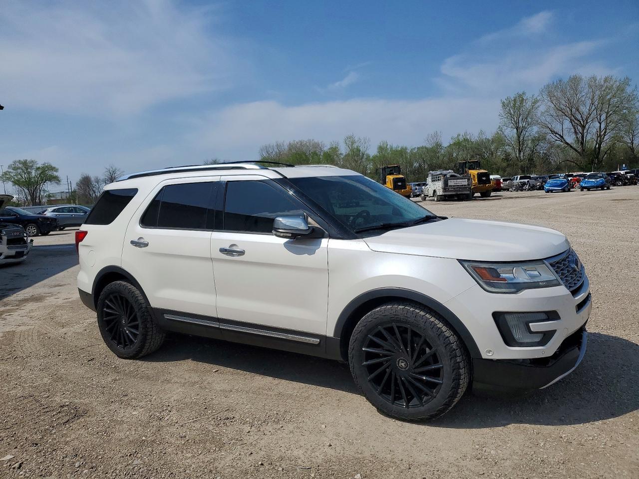 2017 Ford Explorer Platinum White vin: 1FM5K8HT1HGA85264