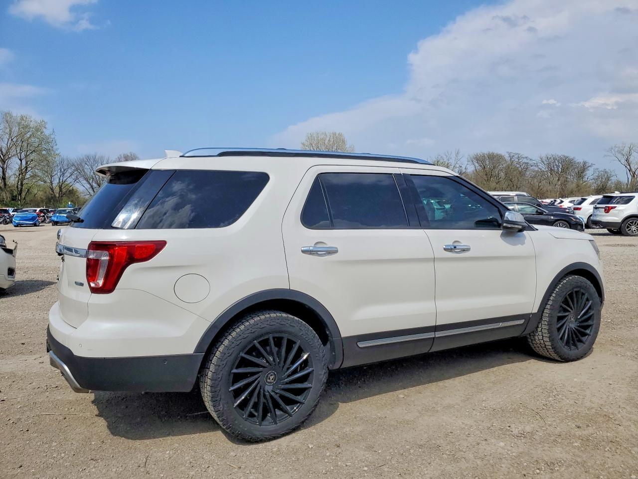 2017 Ford Explorer Platinum White vin: 1FM5K8HT1HGA85264