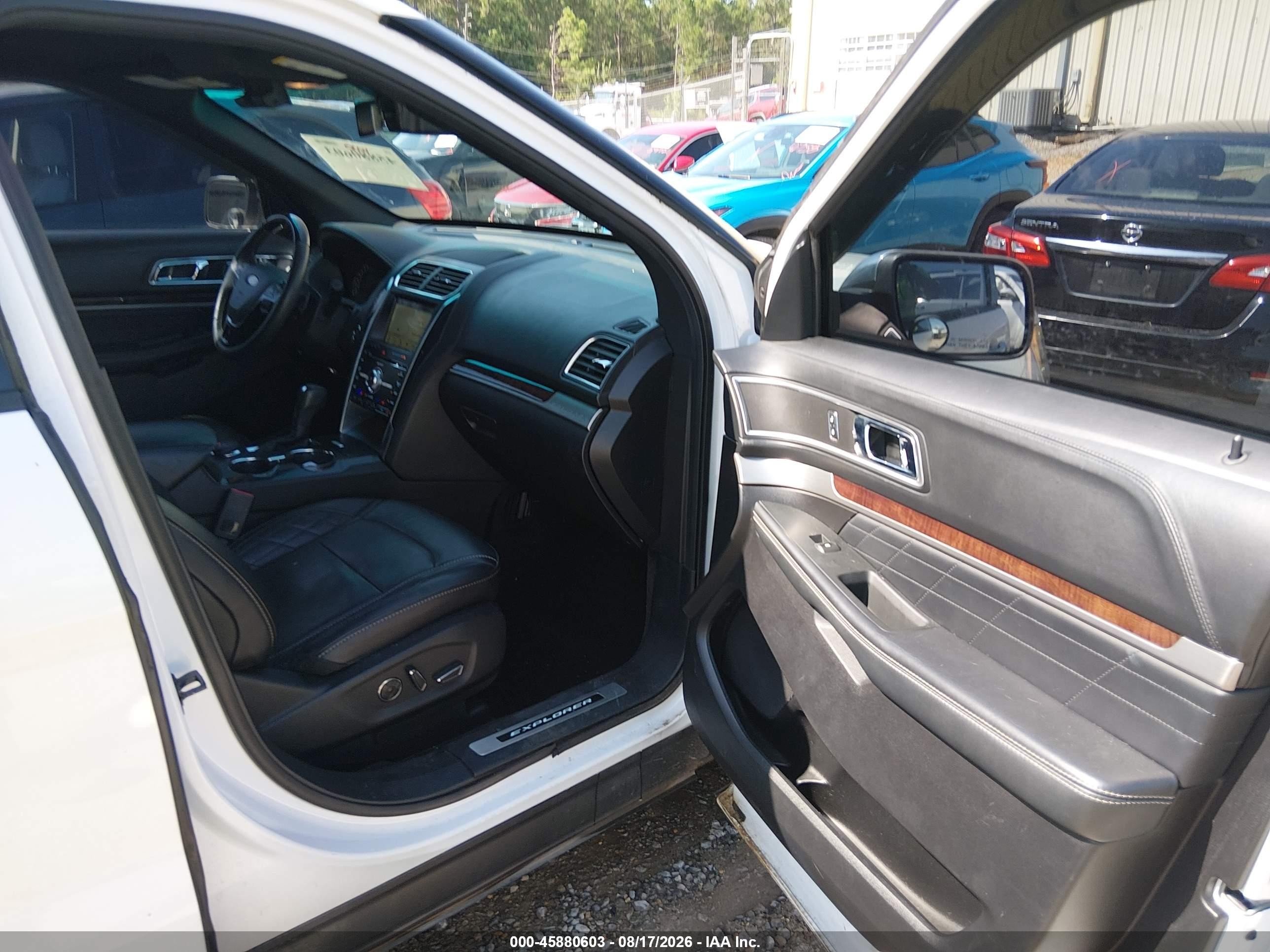 2017 Ford Explorer Platinum White vin: 1FM5K8HT1HGD96130