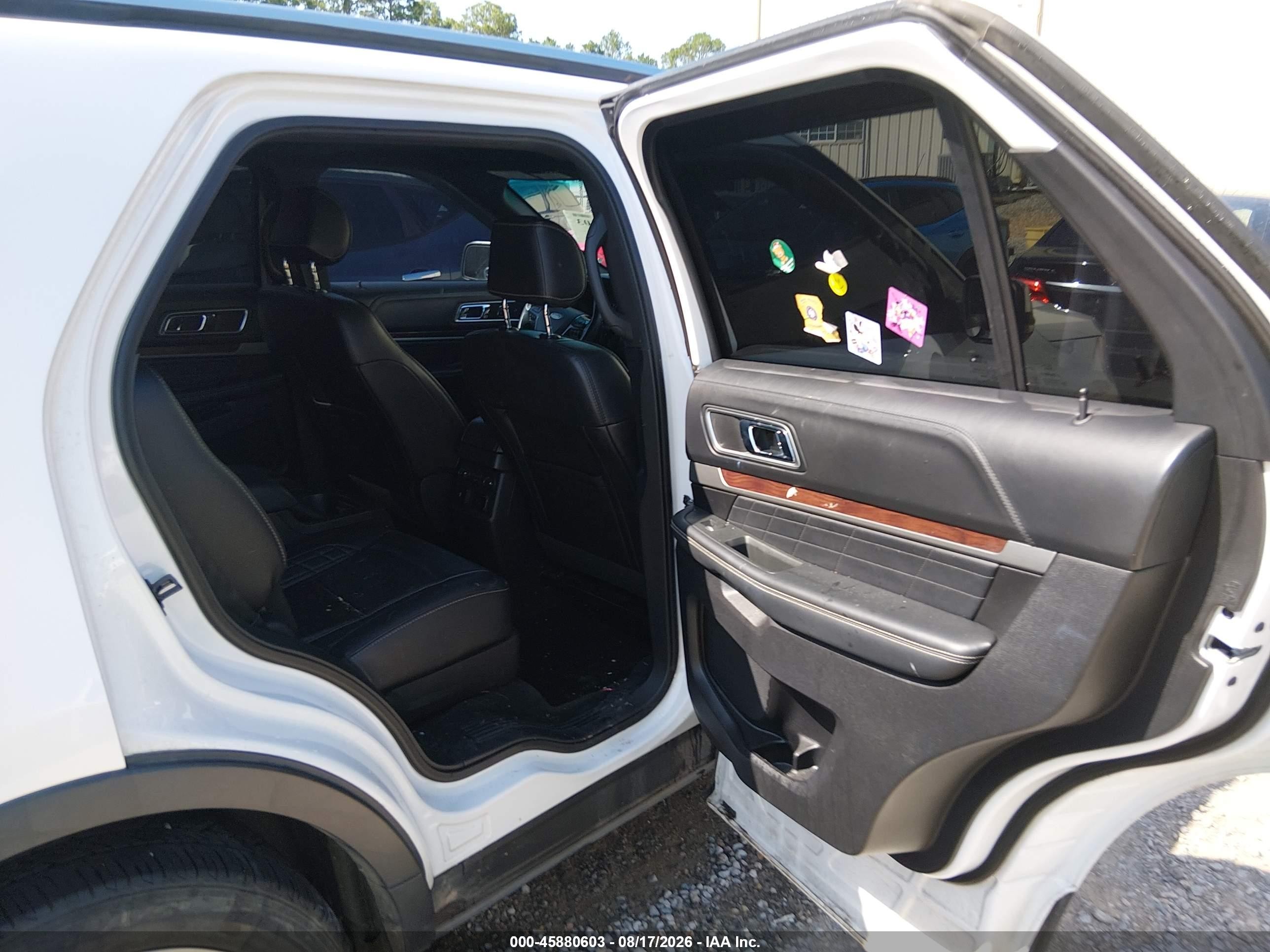 2017 Ford Explorer Platinum White vin: 1FM5K8HT1HGD96130