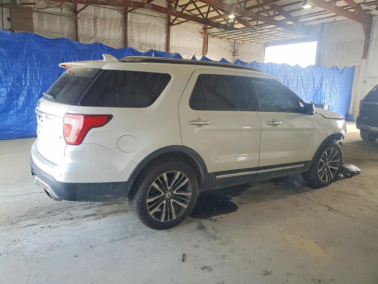 2016 Ford Explorer Platinum White vin: 1FM5K8HT2GGC64184