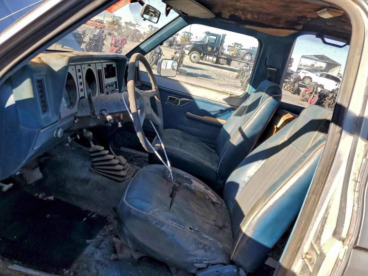 1984 Ford Bronco Ii Gray vin: 1FMBU14S6EUB17401