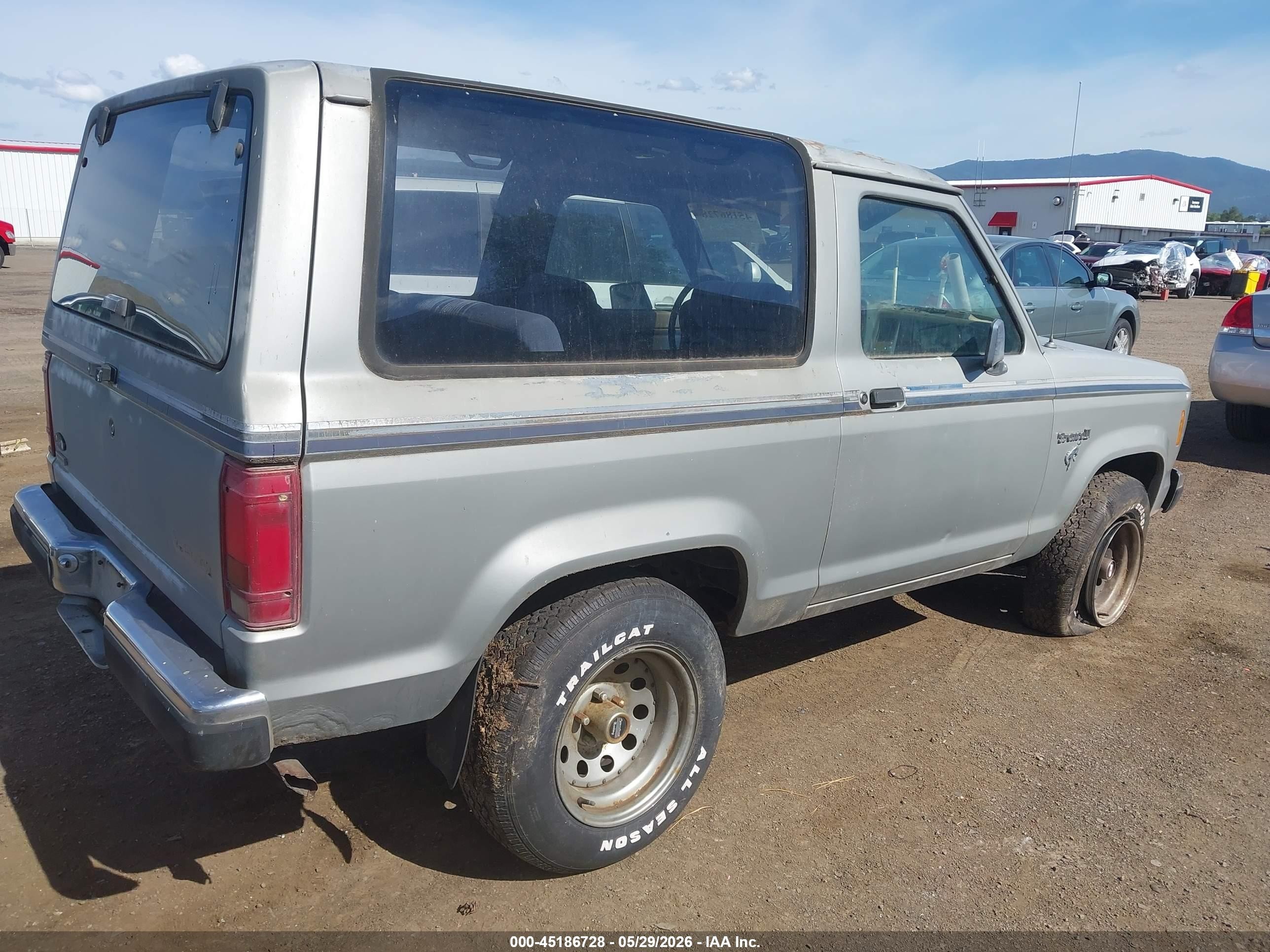 1986 Ford Bronco Ii   Серебряный vin: 1FMBU14T1GUC43290