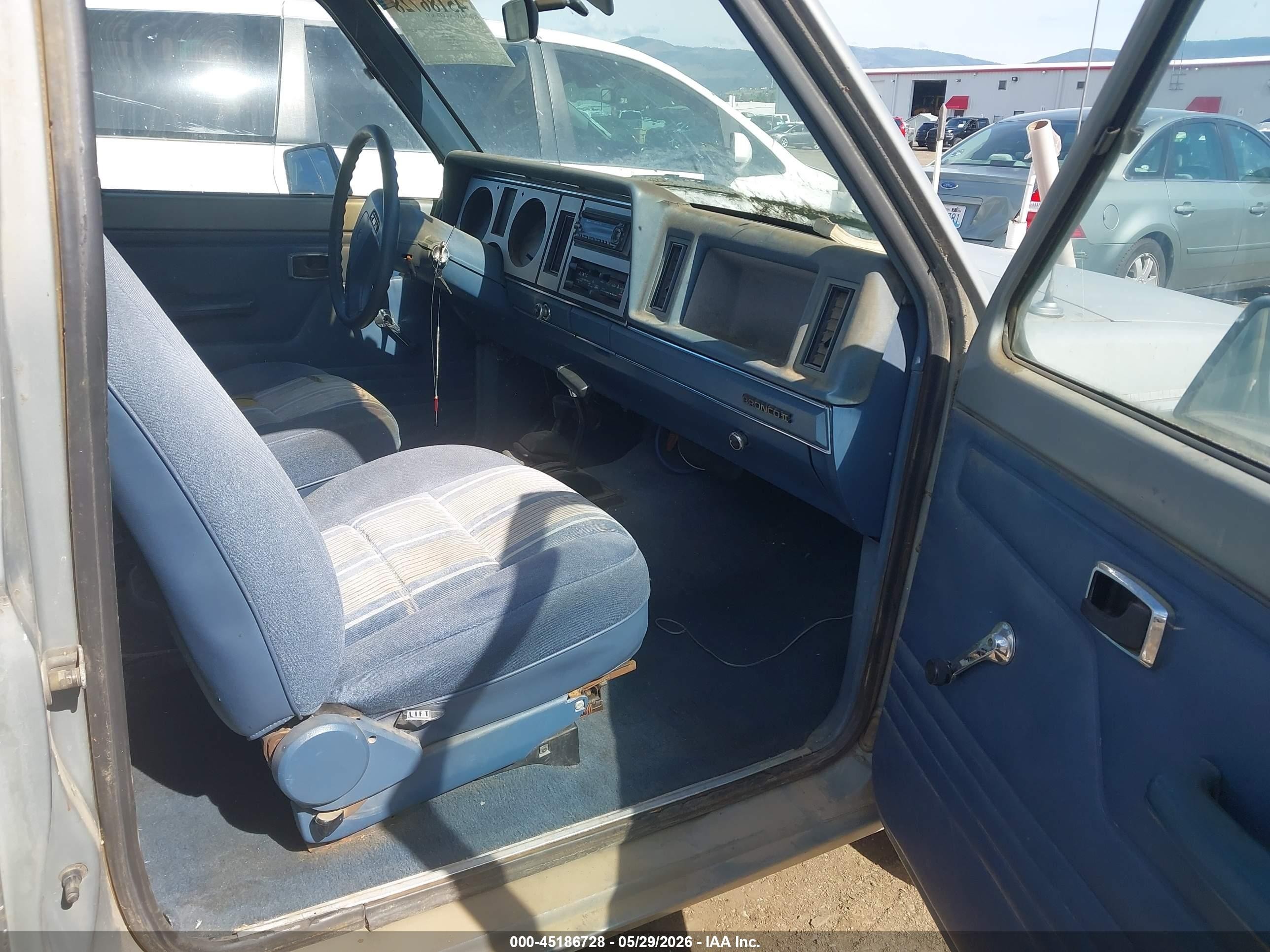 1986 Ford Bronco Ii   Серебряный vin: 1FMBU14T1GUC43290