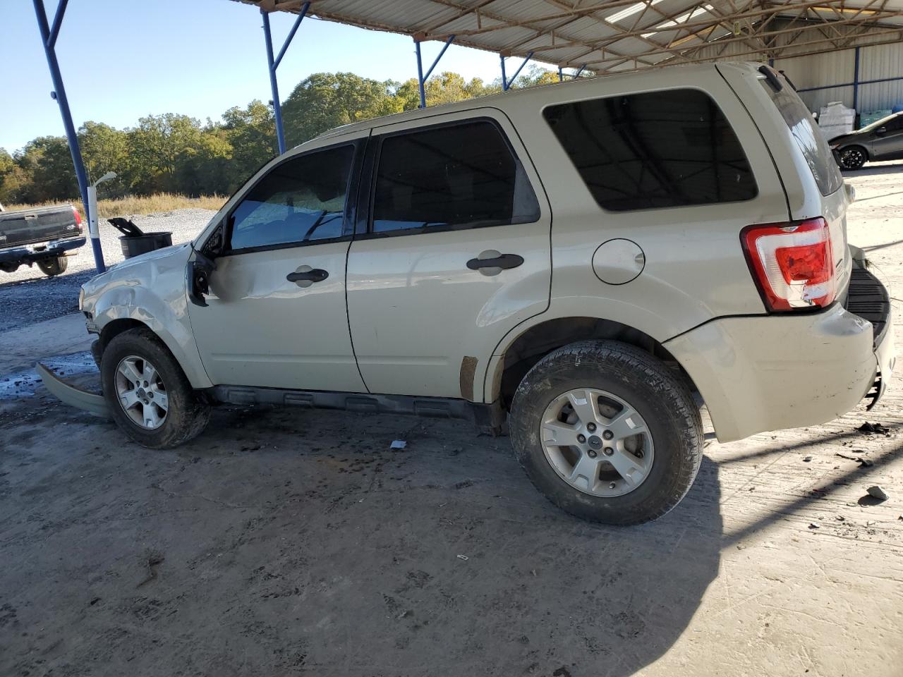 2009 Ford Escape Xls White vin: 1FMCU02719KA75427
